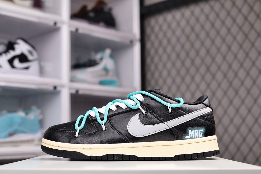 H5 Futura x Nike Dunk Low SB联名 解构绑带滑板鞋. 这双鞋带系统延续了今年的代表性风格， 保持了 Dunk SB Low 街头属性的同时，Virgil 强烈的解构属性让这双鞋更符合现代年轻人的审美