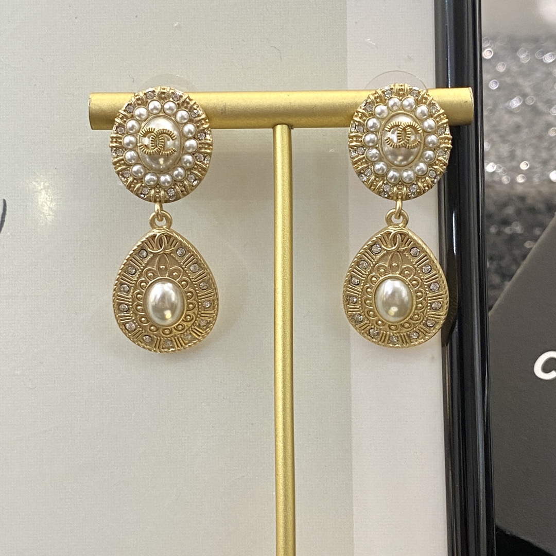 编码E3148CHANEL小香耳钉专柜最新款同步上新走过路过不要错过衬托出你的光彩离女神气质只限一步之遥