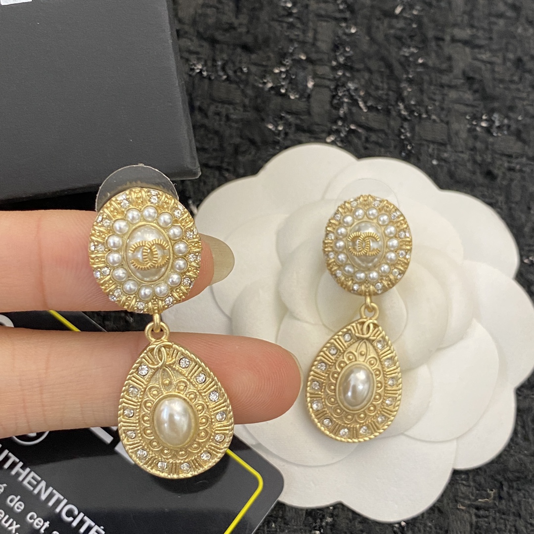 编码E3148CHANEL小香耳钉专柜最新款同步上新走过路过不要错过衬托出你的光彩离女神气质只限一步之遥