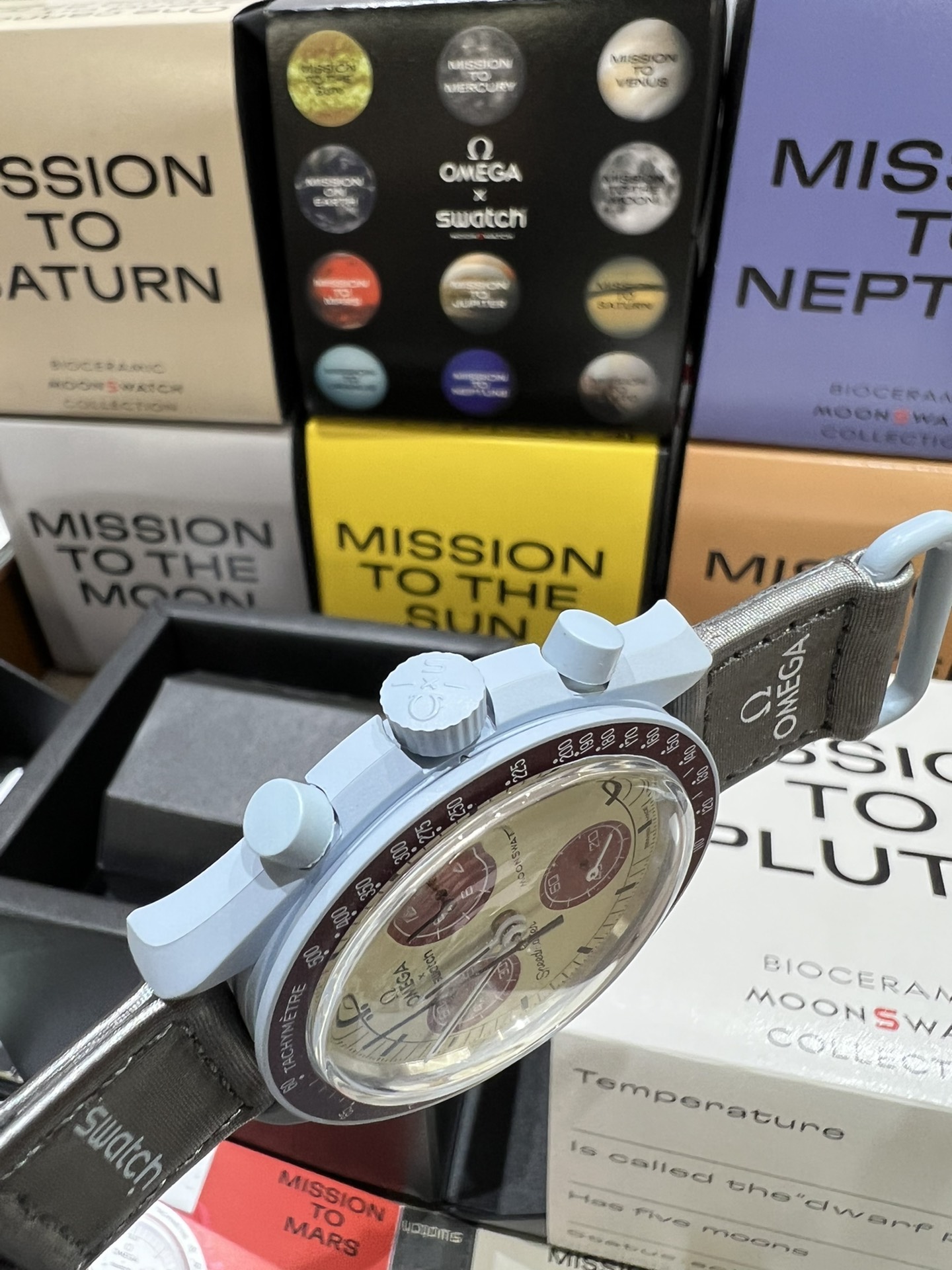 OMEGA x SWATCH 联名腕表 欧米茄与斯沃琪的联名款“天花板版本”装配ETAG10212机芯