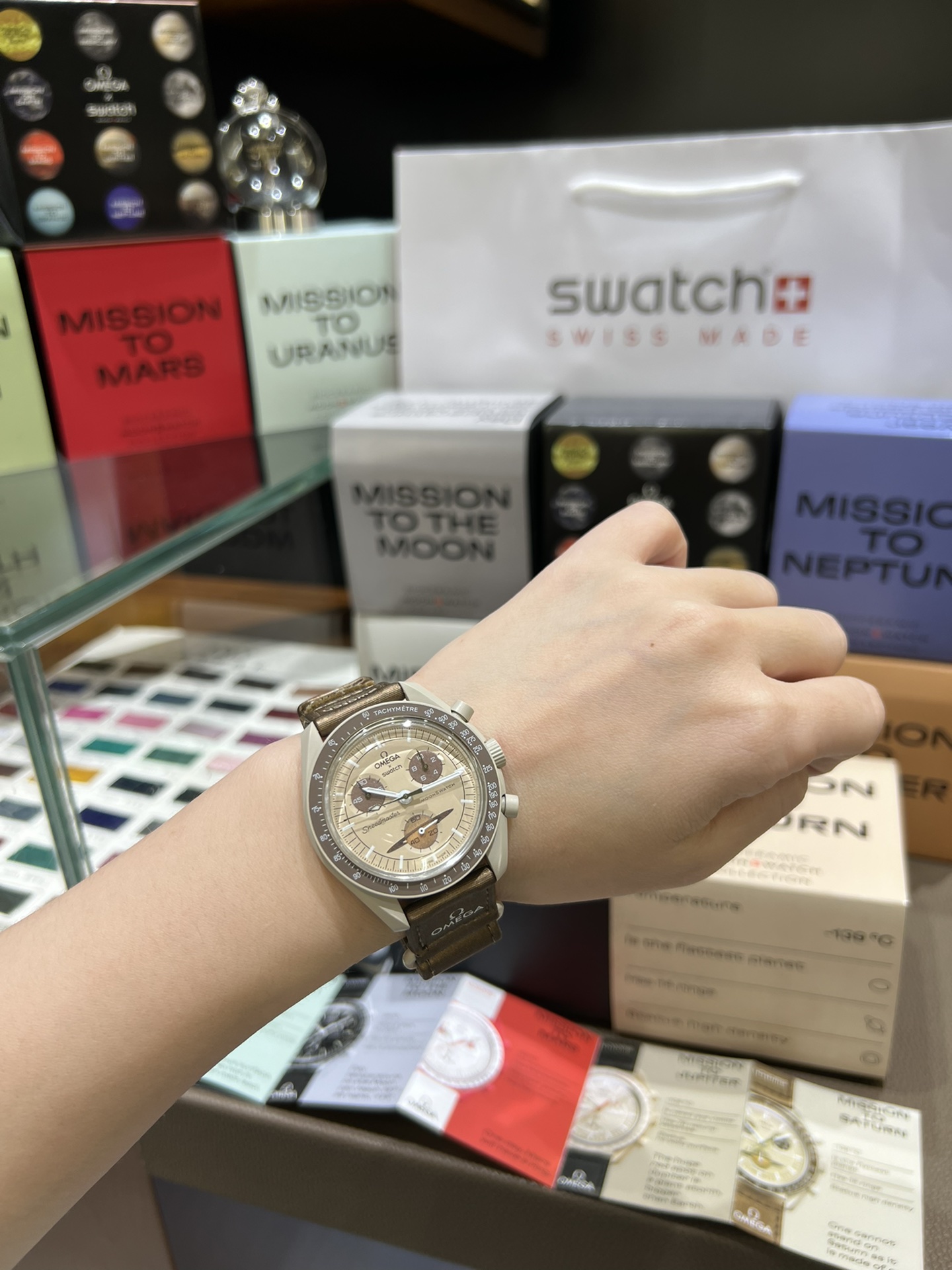 OMEGA x SWATCH 联名腕表 欧米茄与斯沃琪的联名款“天花板版本”装配ETAG10212机芯