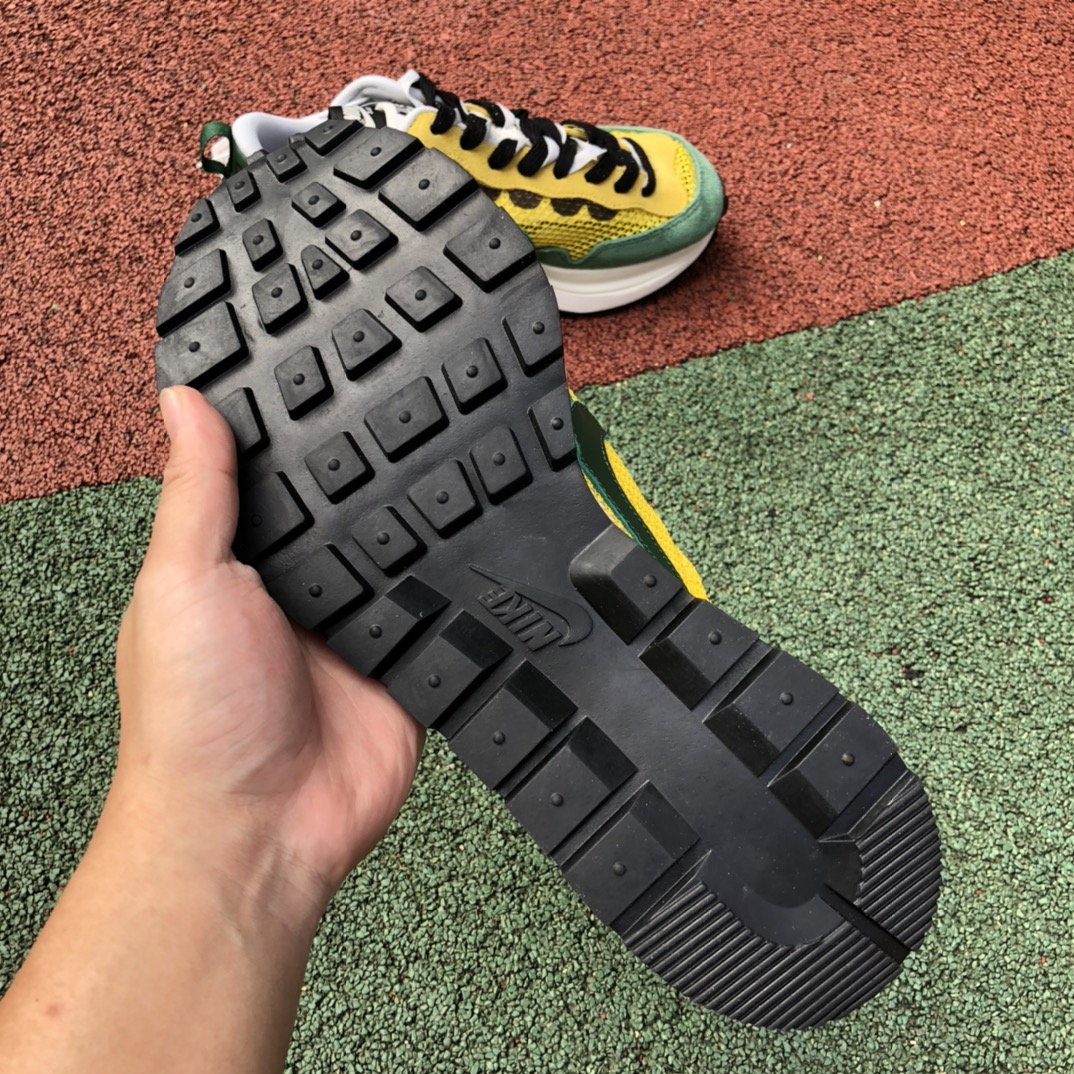 360  Nike Vaporwaffle x Sacai联名 黄绿跑鞋CV1363-700