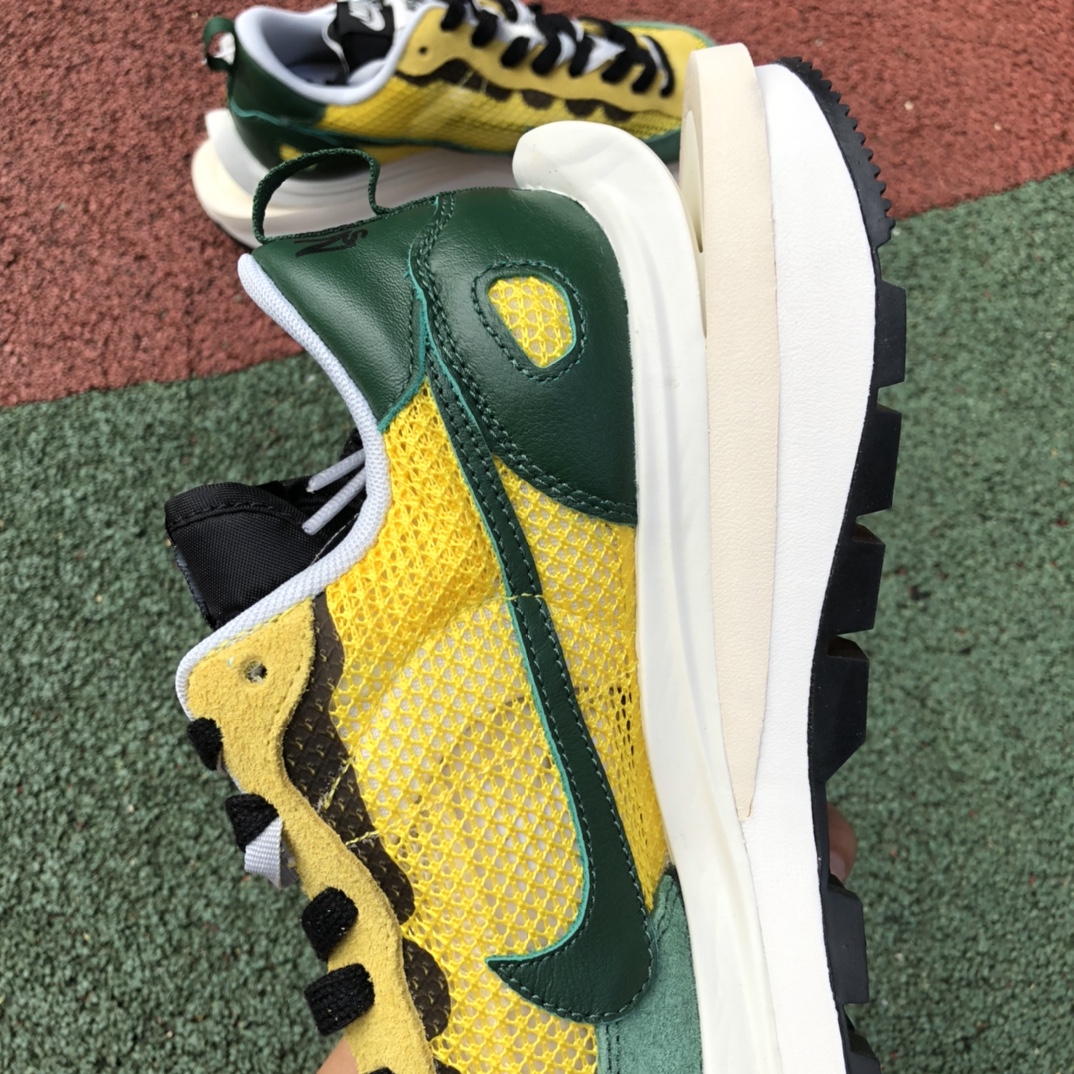 360  Nike Vaporwaffle x Sacai联名 黄绿跑鞋CV1363-700