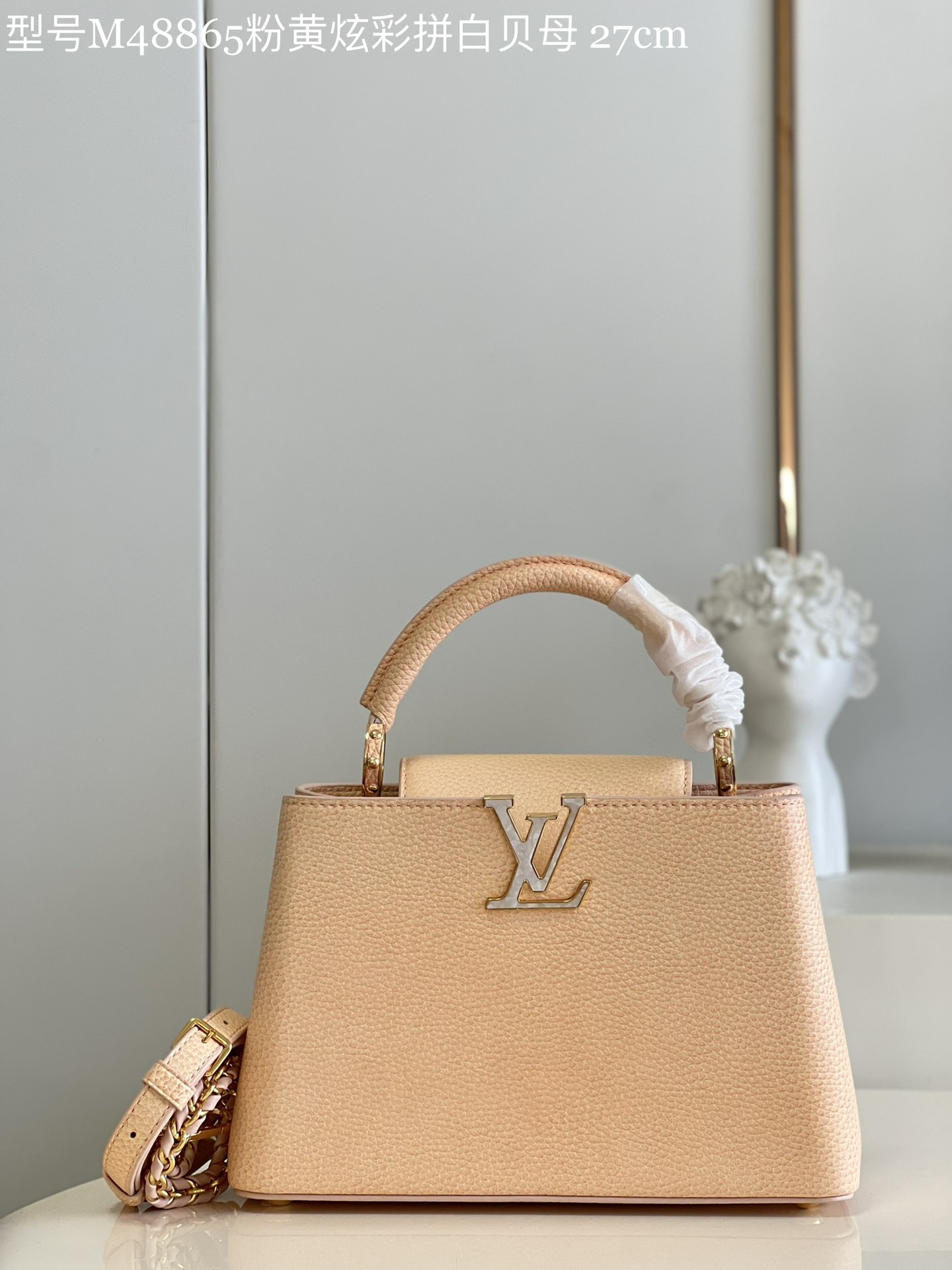 NO:399003,[Exclusive real photo Model M48865 pink yellow colorful white fritillary small] Capucines BB handbag imported from France, shiny metal trim, unique Capucines cover can be included in the bag to display letter logos, and can be turned outward. It presents Monogram Flower pattern size: 27 x 18 x 9cm N.1350, LV [original leather], louis vuitton, cowhide19860909【独家实拍 型号M48865粉黄炫彩拼白贝母 小号】 Capucines BB手袋 法国进口小牛皮,闪亮的金属饰件,特有的Capucines搭盖既可收入包内展示字母标识,又可外翻 呈现Monogram Flower图案 size:27 x 18 x 9cm N.1350,LV【原厂皮】,louis vuitton,cowhide,Bag