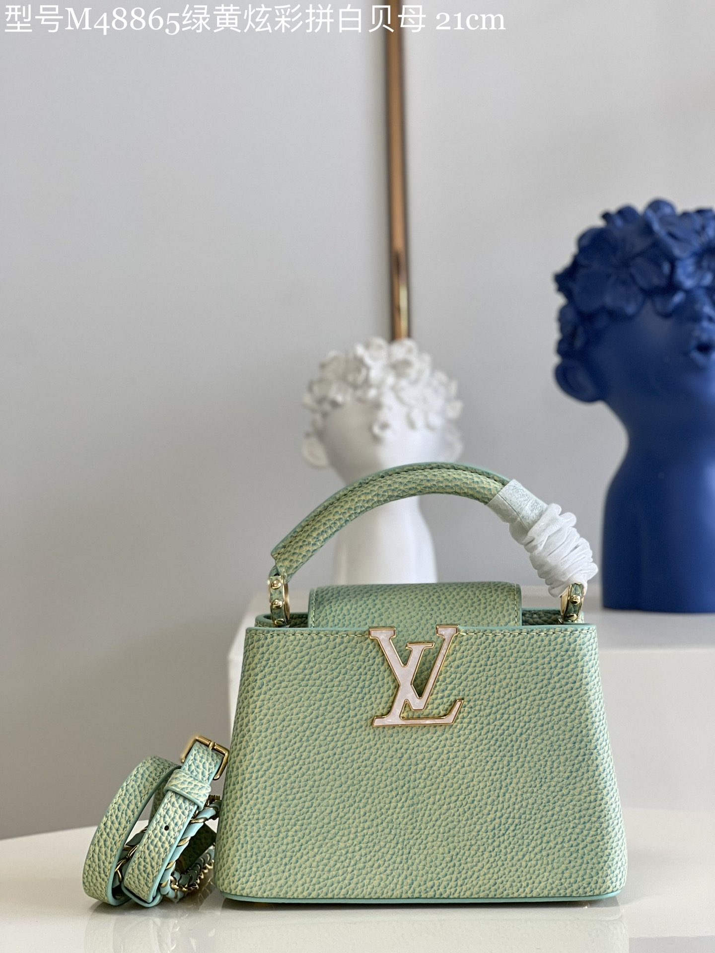 NO:399009,【Exclusive real photo Model M48865 Green and Yellow Colorful White Fritillar Mini】Capucines Mini Handbag Imported Calfskin, Shiny Metal Decoration, Special Capucines Cover can be included in the bag to display letter logos, and can be turned outwards. The Monogram Flower pattern is size: 21x14x8 cm N.1250,LV [original leather],louis vuitton,cowhide19860909【独家实拍 型号M48865绿黄炫彩拼白贝母 迷你】Capucines 迷你手袋 法国进口小牛皮,闪亮的金属饰件,特有的Capucines搭盖既可收入包内展示字母标识,又可外翻 呈现Monogram Flower图案 size:21x14x8 cm N.1250,LV【原厂皮】,louis vuitton,cowhide,Bag