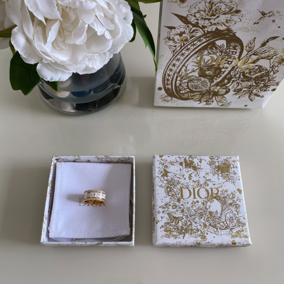 NO:919286,88180, ZP, please contact customer service for large quantities!  [D!OR three-piece ring set] divided into 16/17/18mm, the three sizes are too cost-effective, a set of three pieces, buying it means you have three rings, the design is very strong, so beautiful, there are so many combinations, you can match them individually, stack three pieces together, or match three pieces separately, the effect is very special, recommendation index is five stars, ring, Cardia high-end jewelry1986090988180,ZP ,量大咨询客Fu！【D!OR三件套戒指】分16/17/18mm,三个码数性价比太太太高了,一套三件,买了等于拥有三个戒指,设计感非常的强烈,太好看,太多种搭配了,可以单只搭配,三只叠加搭配,三只分开搭配,效果特别特别的赞,推荐指数五颗星,,ring,卡迪亚高端饰品,Jewelry
