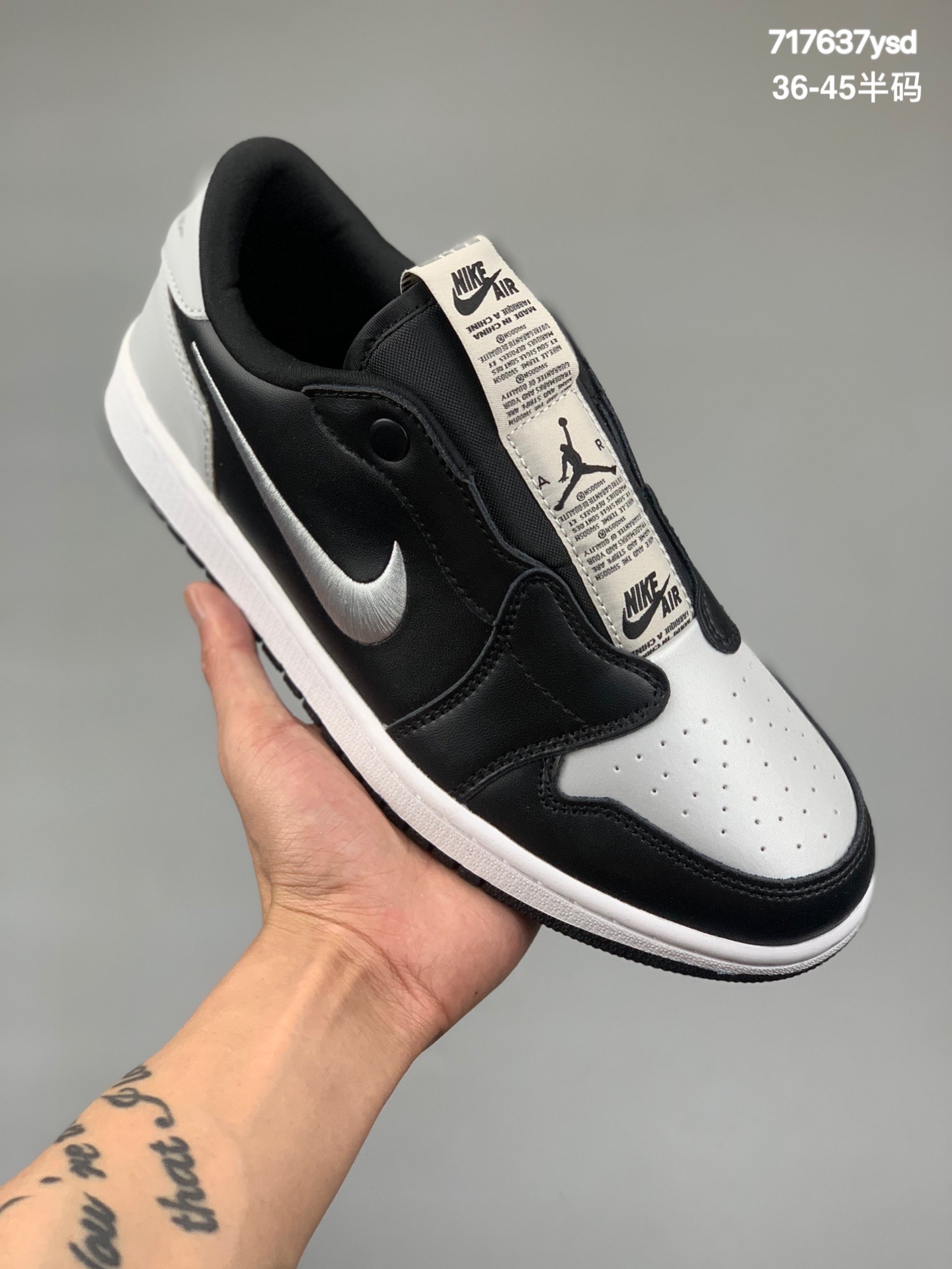 本地
乔丹Air Jordan 1 Low Slip Black Ton 低帮 刺绣 一脚蹬 黑脚趾 AJ1 乔丹1代 aj1 乔1 低邦 黑脚趾 刺绣勾 解构风 乔丹篮球鞋系列 货号：AV3918-102
尺码：36-45半码
编码：717637ysd