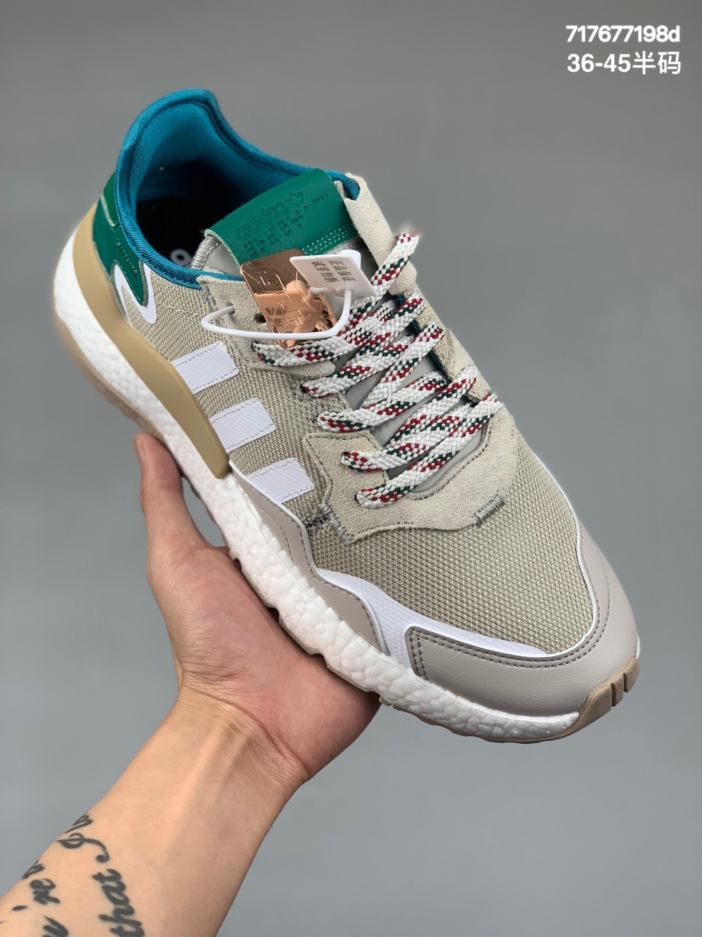 本地
 阿迪达斯/Nite Jogger 2019 Boost 三叶草 联名夜行者 复古跑鞋。原厂材料 原厂大底 私家独模 网布搭配麂皮拼接打造鞋面 极具复古风格鞋头及鞋跟点缀3M反光设计极为亮眼中底采用全掌 Boost 科技，厚度相当可观，脚感极佳 货号：FW6715尺码：36 36.5 37 38 38.5 39 40 40.5 41 42 42.5 43 44 45
编码：717677198d