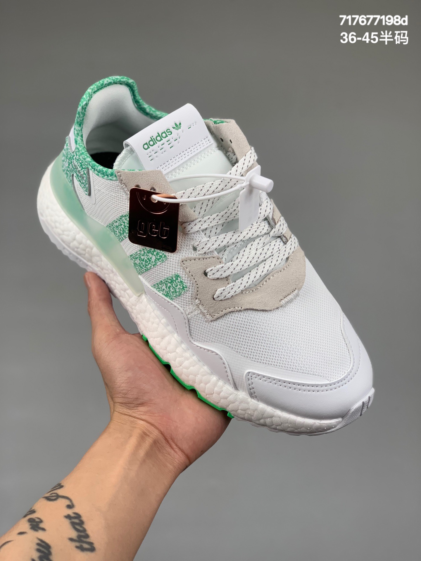 本地
 阿迪达斯/Nite Jogger 2019 Boost 三叶草 联名夜行者 复古跑鞋。原厂材料 原厂大底 私家独模 网布搭配麂皮拼接打造鞋面 极具复古风格鞋头及鞋跟点缀3M反光设计极为亮眼中底采用全掌 Boost 科技，厚度相当可观，脚感极佳 货号：FW6715尺码：36 36.5 37 38 38.5 39 40 40.5 41 42 42.5 43 44 45
编码：717677198d