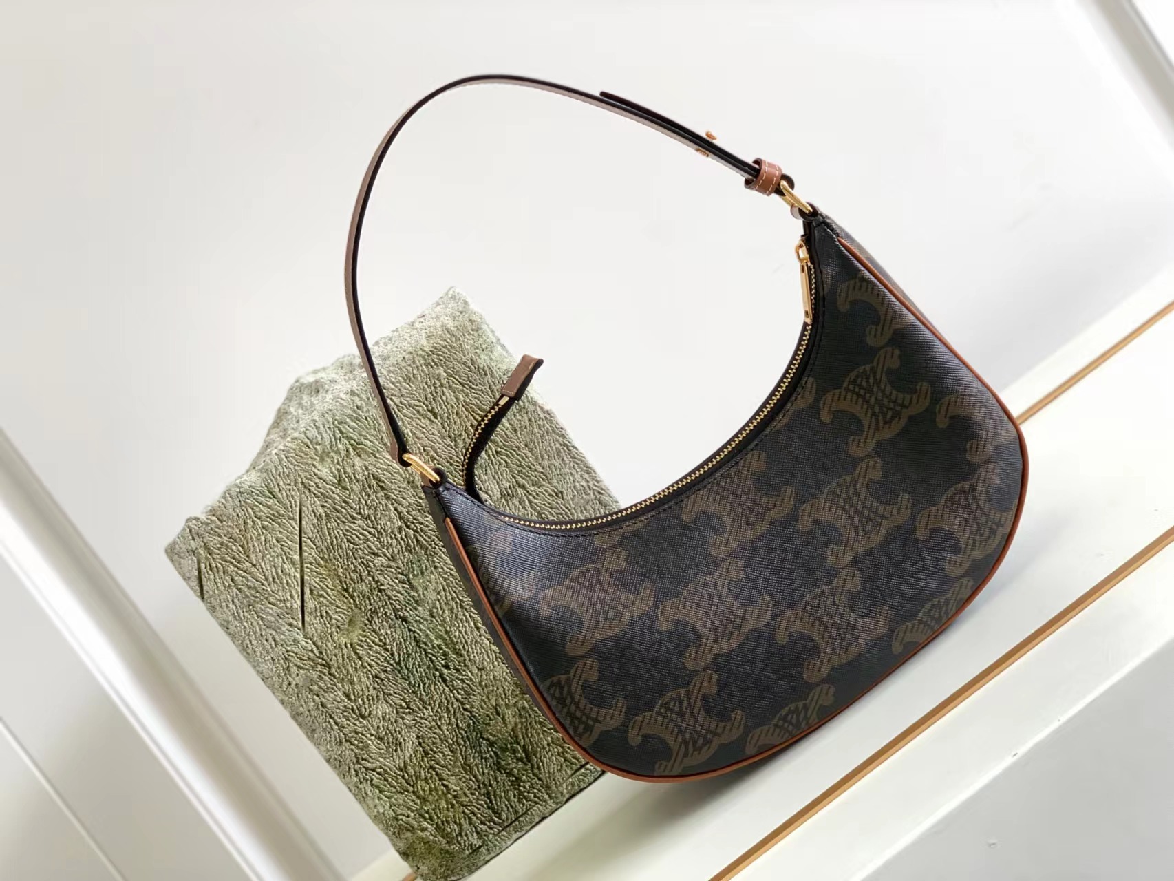 CELINE赛琳新款AVA XL标识印花牛皮革手袋193952