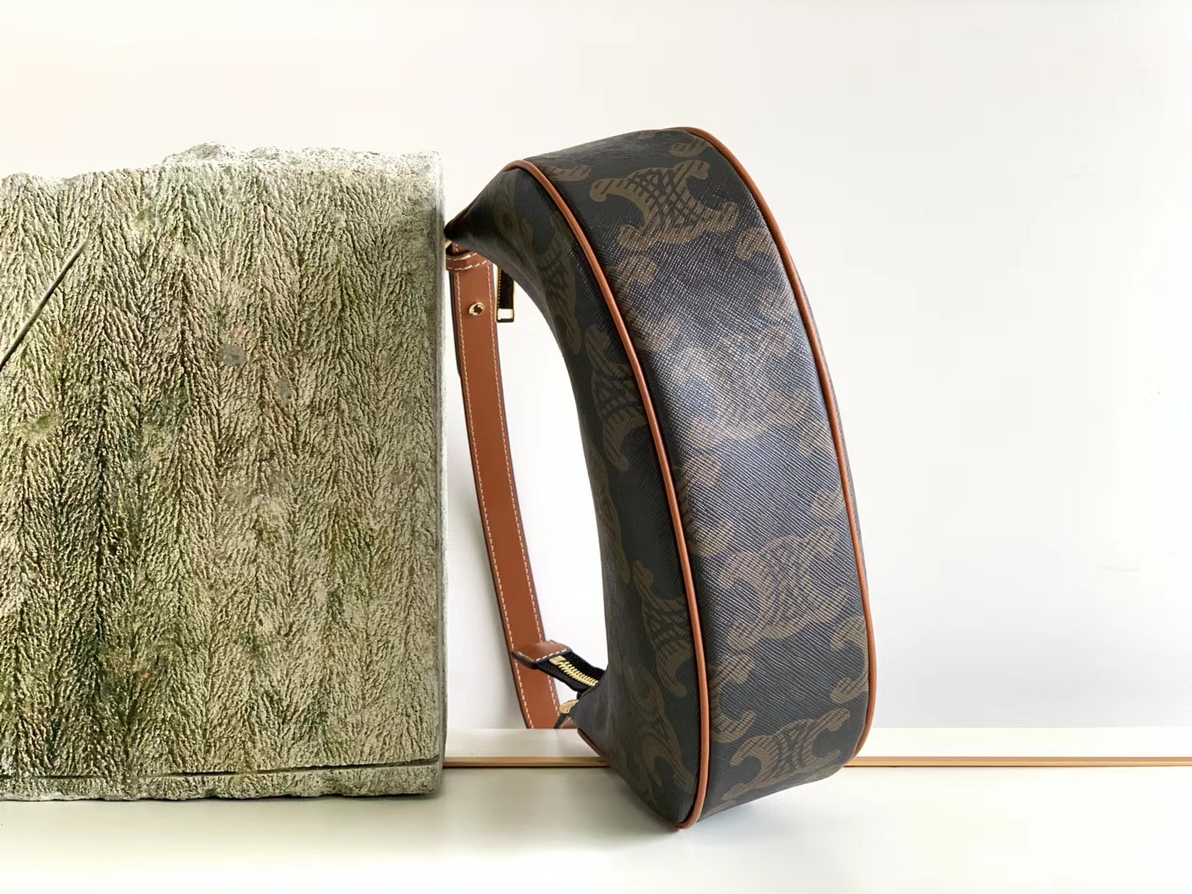 CELINE赛琳新款AVA XL标识印花牛皮革手袋193952