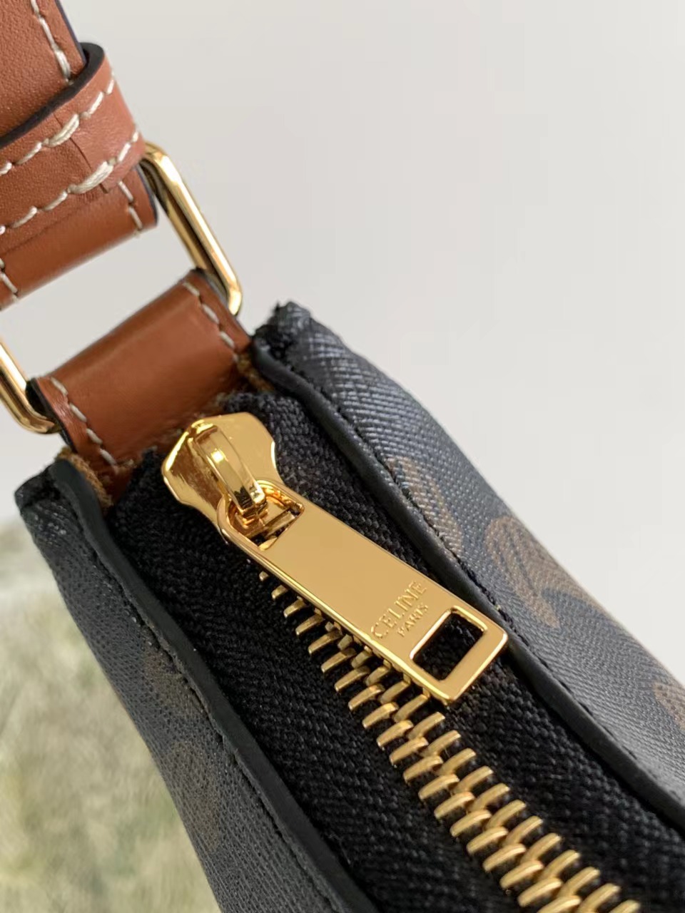 CELINE赛琳新款AVA XL标识印花牛皮革手袋193952