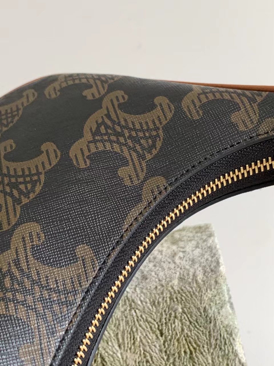 CELINE赛琳新款AVA XL标识印花牛皮革手袋193952