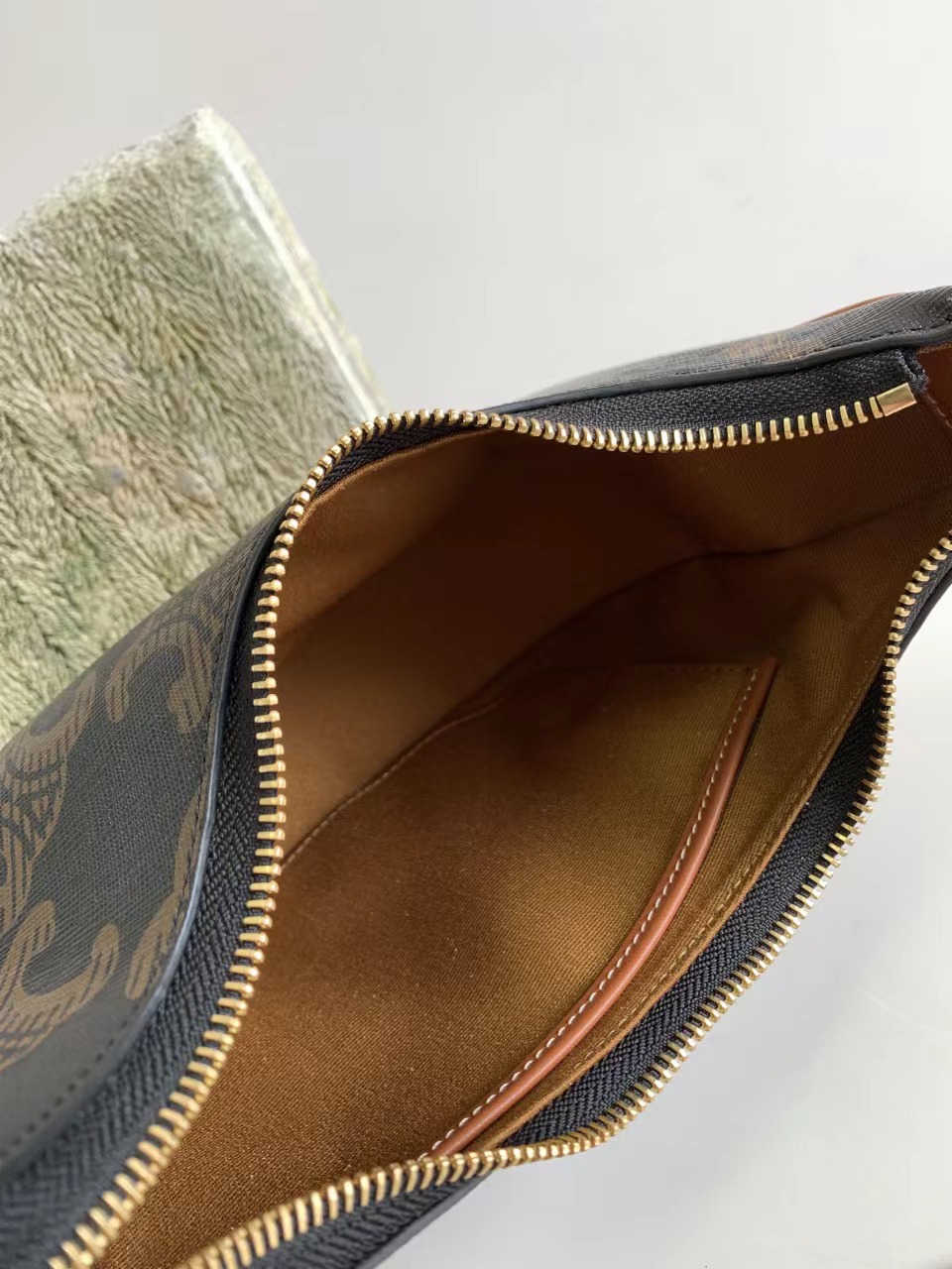 CELINE赛琳新款AVA XL标识印花牛皮革手袋193952