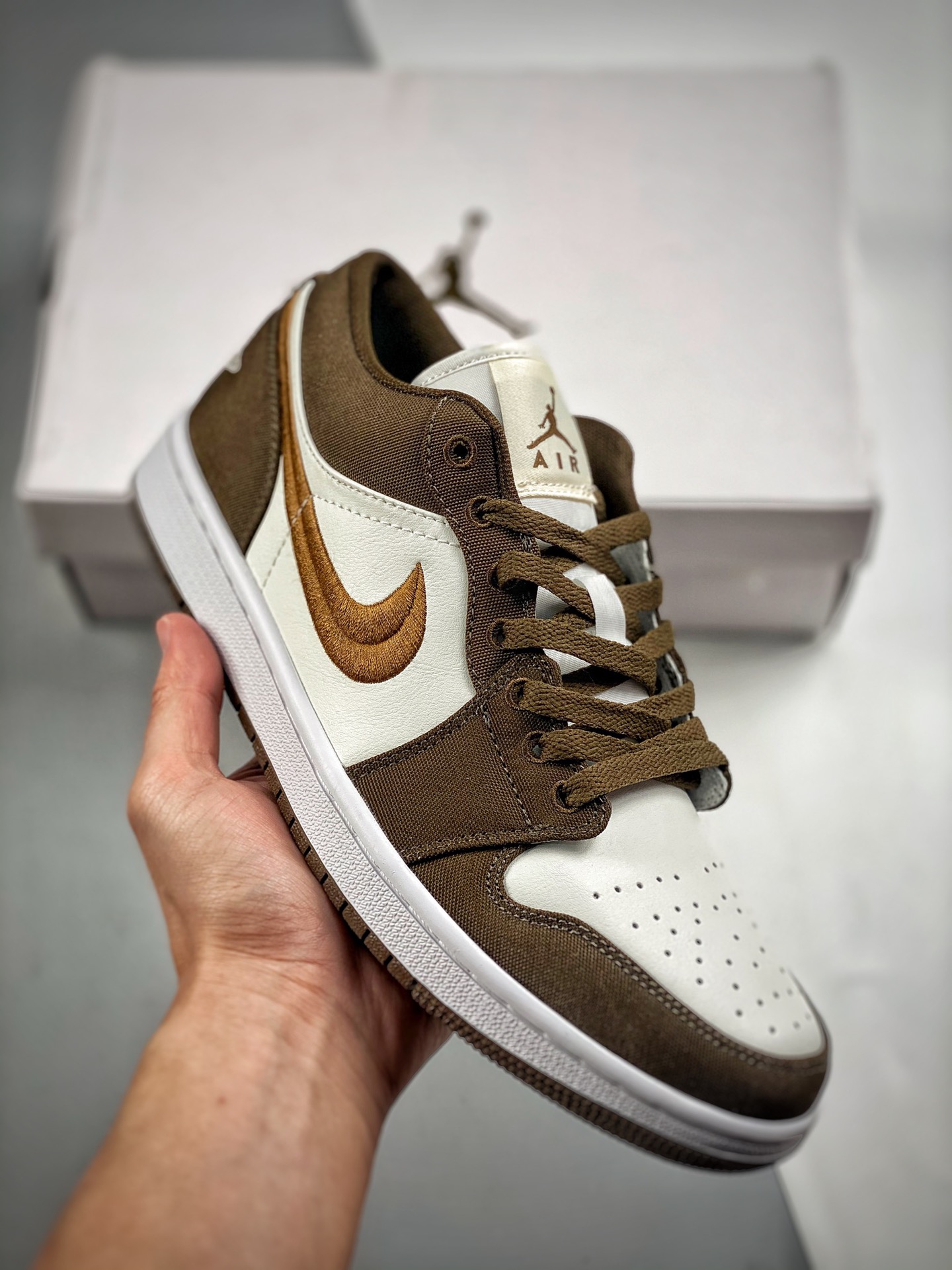 -4 Air Jordan 1 Low White/Brown, the only exclusive top-layer leather in the market, developed from the original shoe a…