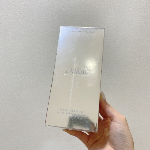 La Mer The Infused Lotion 150ml - Hydrating and Nourishing Essence 1 La Mer The Infused Lotion 150ml - Hydrating and Nourishing Essence