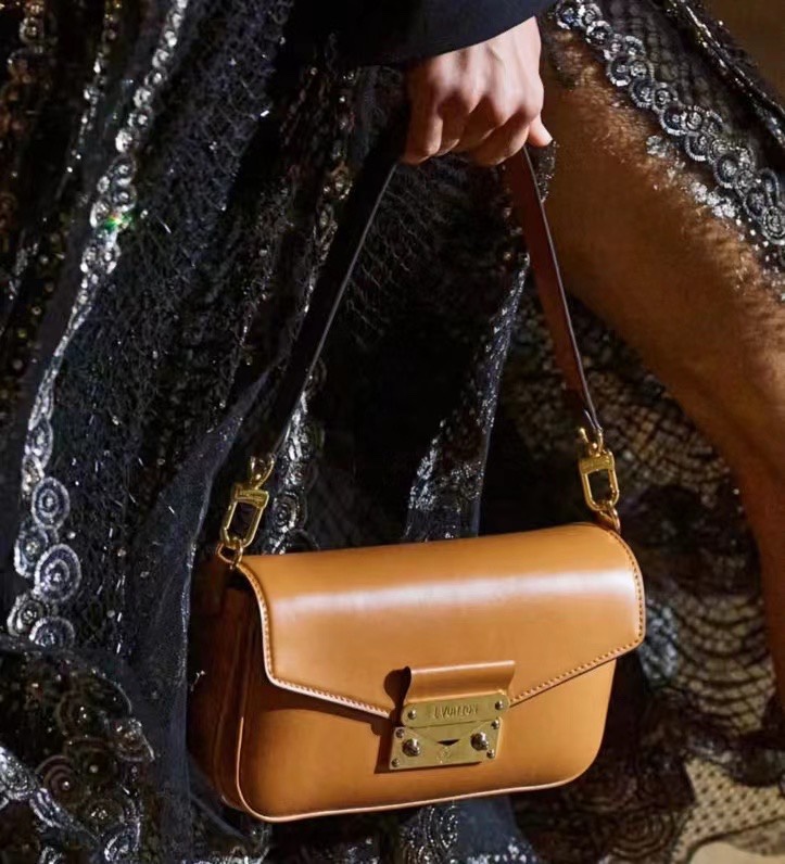 Louis Vuitton LV Swing Bags Handbags Caramel Girl