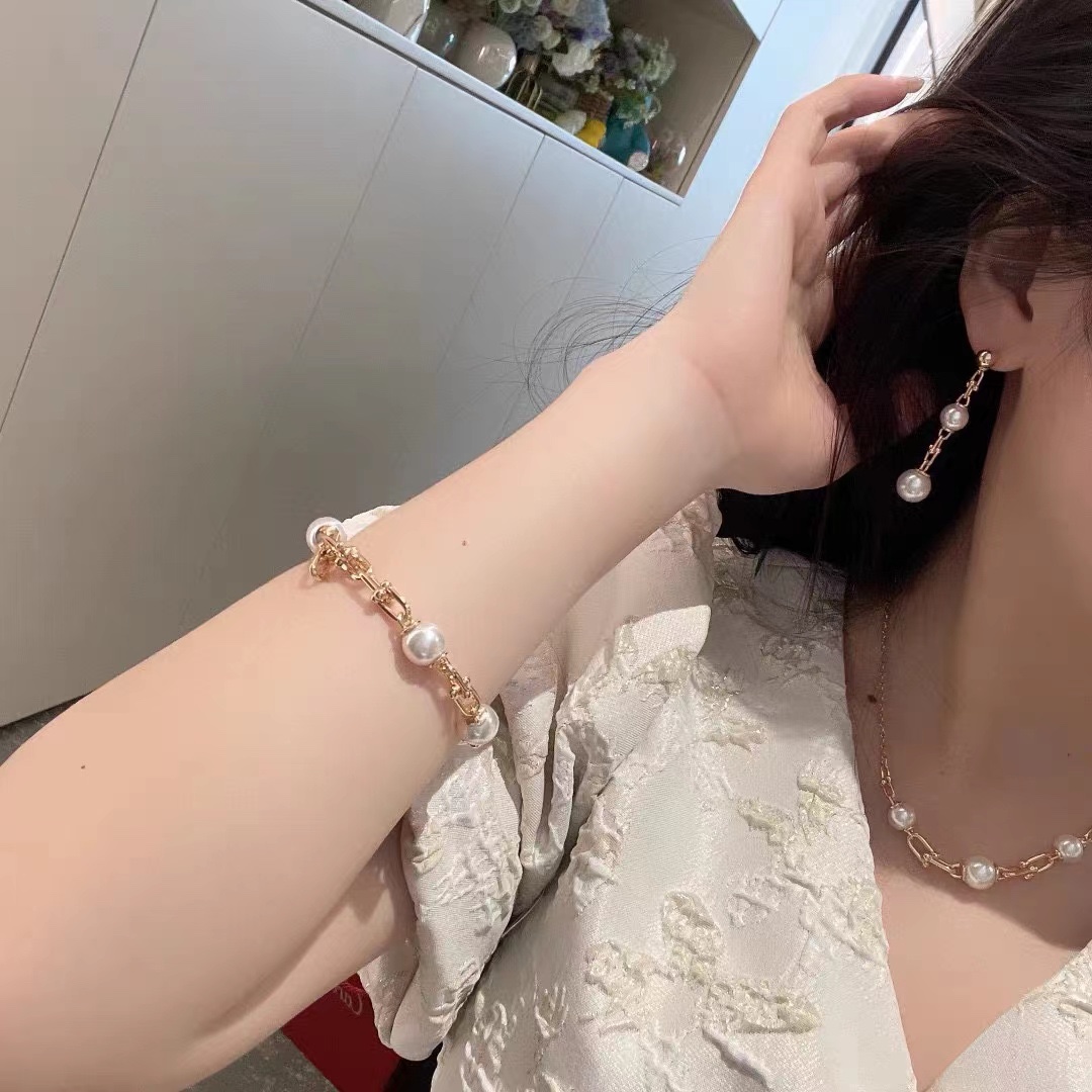 티파니 하드웨어 U자형 체인 귀걸이 상세 이미지 5