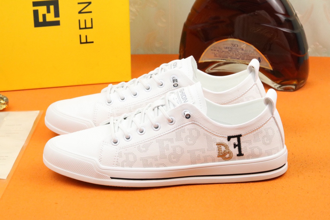 I5  Fendi 芬迪 FENDI 顶级品质 专柜同步发售，鞋面进口头层牛皮，舒适透气内里，完全1比1复刻开模 ，鞋底：原厂特供原版底，独家活动成型底超级舒适，高品质，可随意进出专柜，