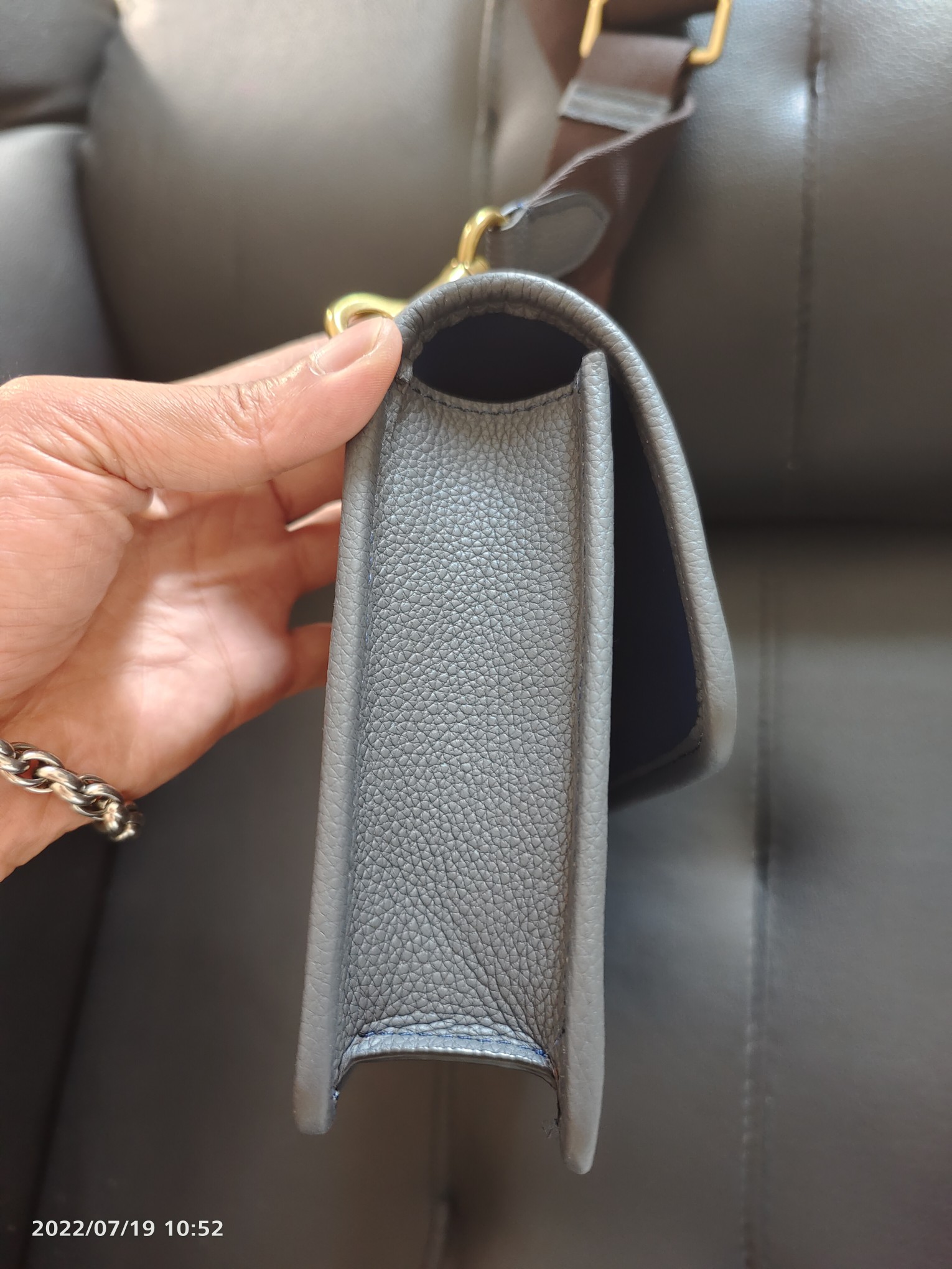 Coach 8185 新款COACH男款Turner Flap单肩/斜挎包 香布蕾配色 荔枝纹牛皮拼接