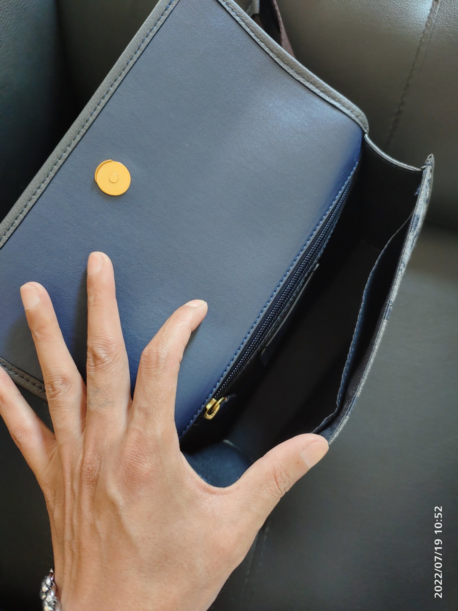 Coach 8185 新款COACH男款Turner Flap单肩/斜挎包 香布蕾配色 荔枝纹牛皮拼接