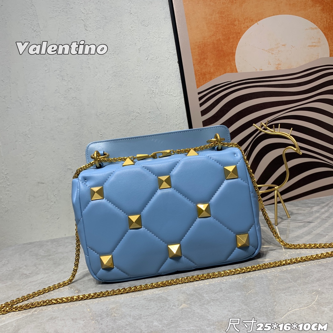 440 爆款Valentino Garavani Roman Stud 小号纳帕羊皮革链条大钉包 009082