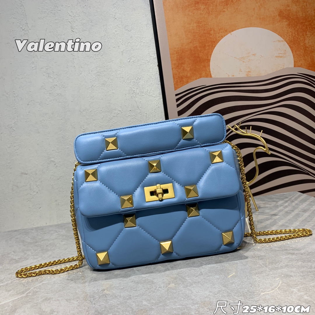 440 爆款Valentino Garavani Roman Stud 小号纳帕羊皮革链条大钉包 009082