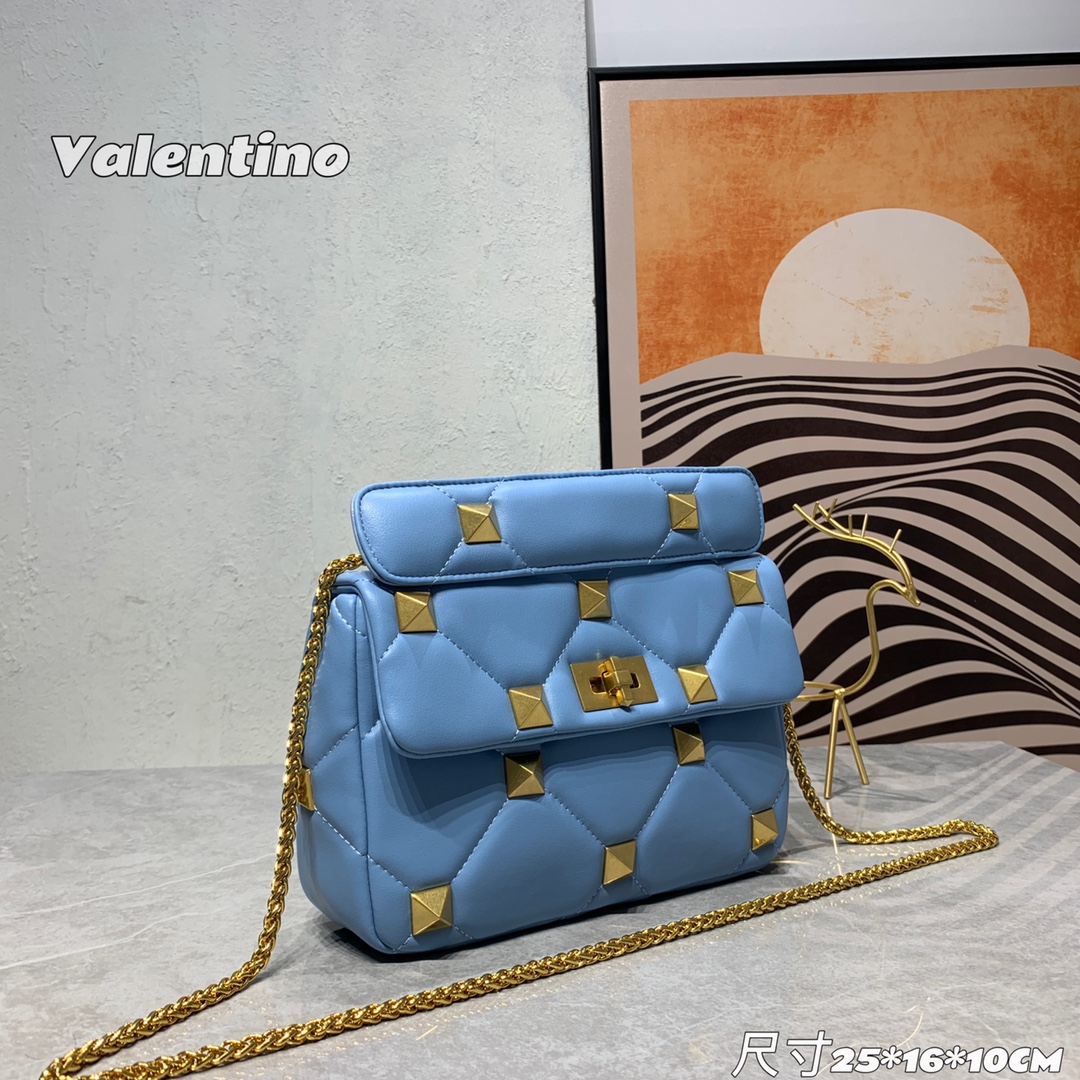 440 爆款Valentino Garavani Roman Stud 小号纳帕羊皮革链条大钉包 009082