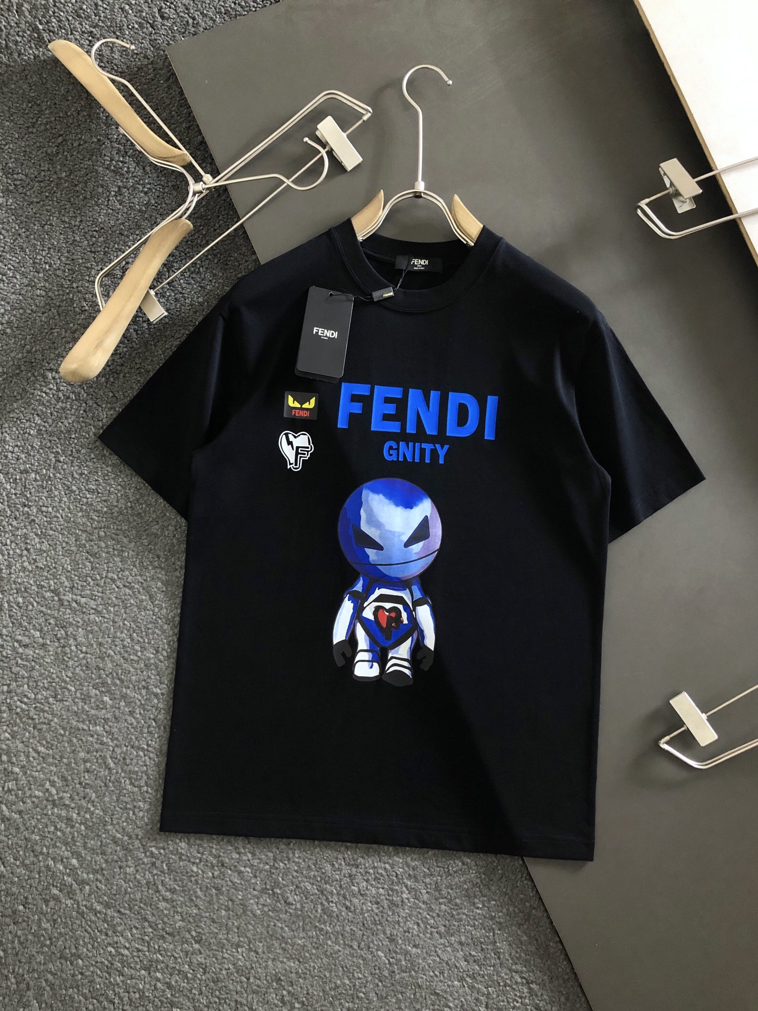 Camiseta de Manga Corta con Estampado de la Última Colección de FENDI, de 230g de Peso Pesado y Alta Calidad, Réplica O…
