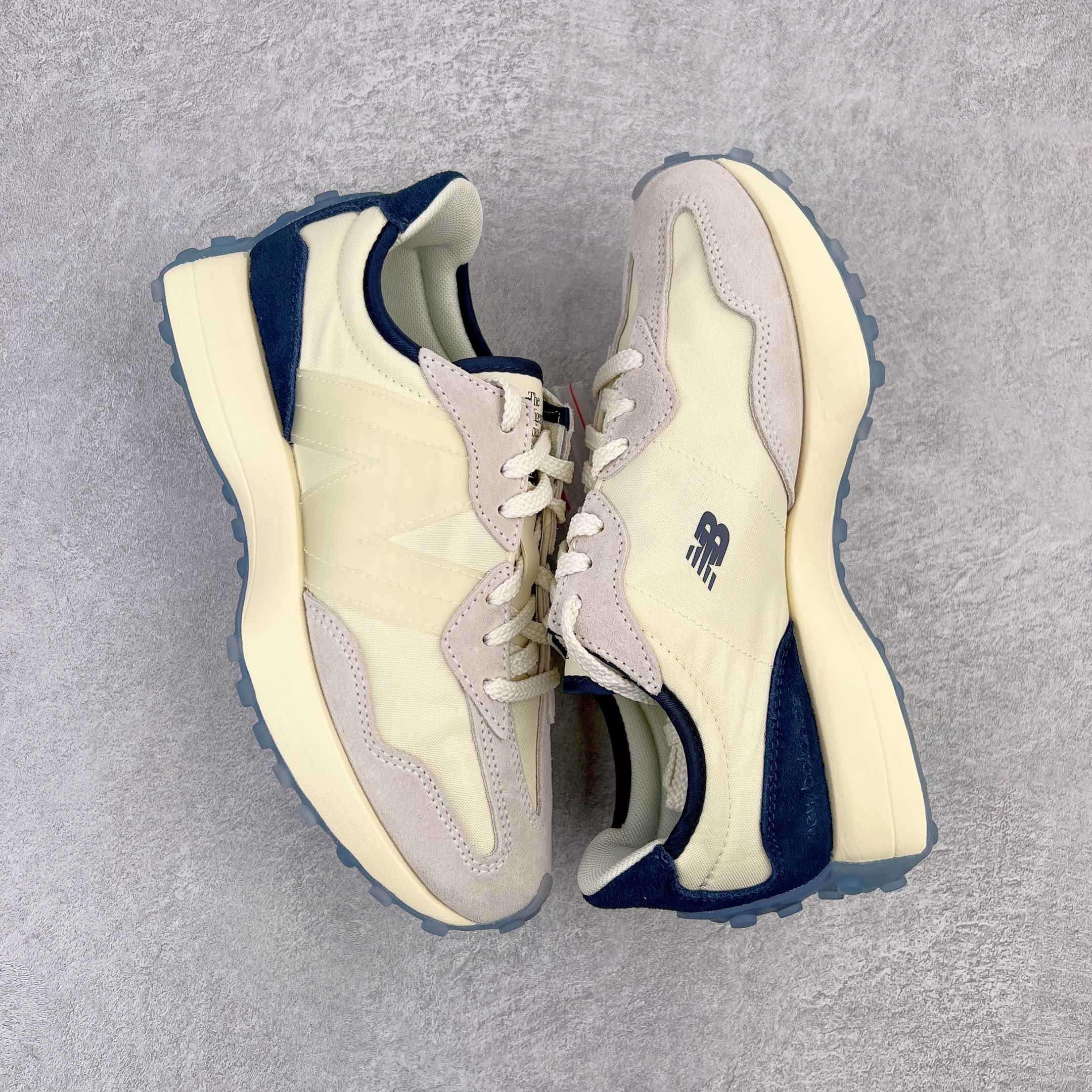 图片[3]-＃总裁 New Balance 新百伦NB327系列复古休闲运动慢跑鞋 原厂细翻毛 原数据档案结合二次高弾MD材料打造原版鞋底 鞋面由原厂特殊定制材料纹路细腻 多道序QC把关品质完善 细节完美 以更纯粹的复古风格设计打造的全新造型 侧身还以解构设计 将 N 字标志以做旧压花样式呈现，样式别具新意 而麂皮、冲孔皮革的塑造 则呈现出高级怀旧气质 也让鞋款在奢华时装风格与运动氛围之间达到了平衡 尺码：36 37 37.5 38 38.5 39.5 40 40.5 41.5 42 42.5 43 44 44.5 45 46.5-选品中心