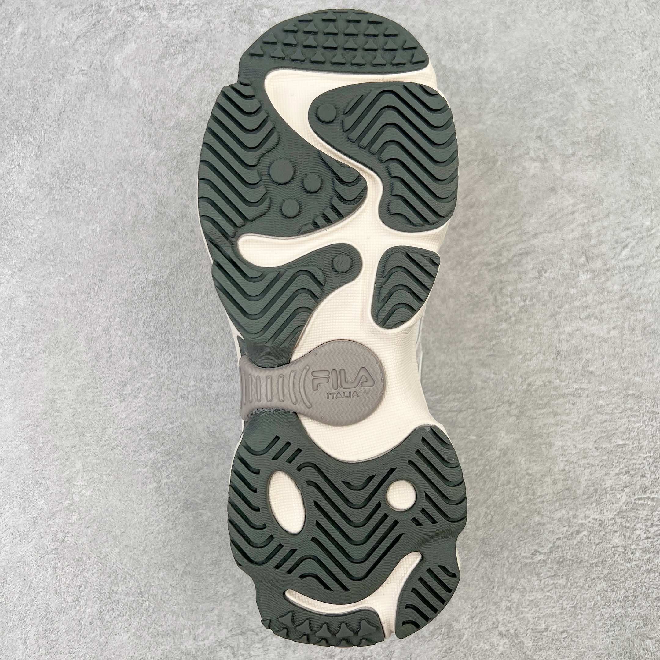 图片[9]-＃夏日福利 Fila FUSION Arceus 斐乐阿尔宙斯大眼睛系列老爹风增高复古中性休闲运动慢跑鞋 FUSION 系列传承了 FILA 的百年基因有融入年轻运动及潮流文化 成为引领变革、创新突破的一代 以“1+N” 的跨界合作模式重现经典的同时创造经典 带来最出其不意的跨界合作惊喜 同时FILAFUSION把FILA 的 DNA 融入到定制体验里 你可以随心制造厲于你的产品 FILA FUSION 的鞋家族涵盖了老爹鞋、跑步鞋、网球鞋、季节款 风格复古新潮 满足了时尚人士出行及各类运动的搭配需求 成为当下年轻人筷拥的鞋类品牌之一 FILA FUSION 走进年轻人的世界 通过年轻人运动 街舞 滑板 篮球 展现 FILA FUSION 的潮流态度和年轻文化 FILA FUSION 认为末来属于引领变革、创新突破的年轻一代 让我们一起构成 FILA 未来的蓝图吧 尺码对应库存‼️-选品中心