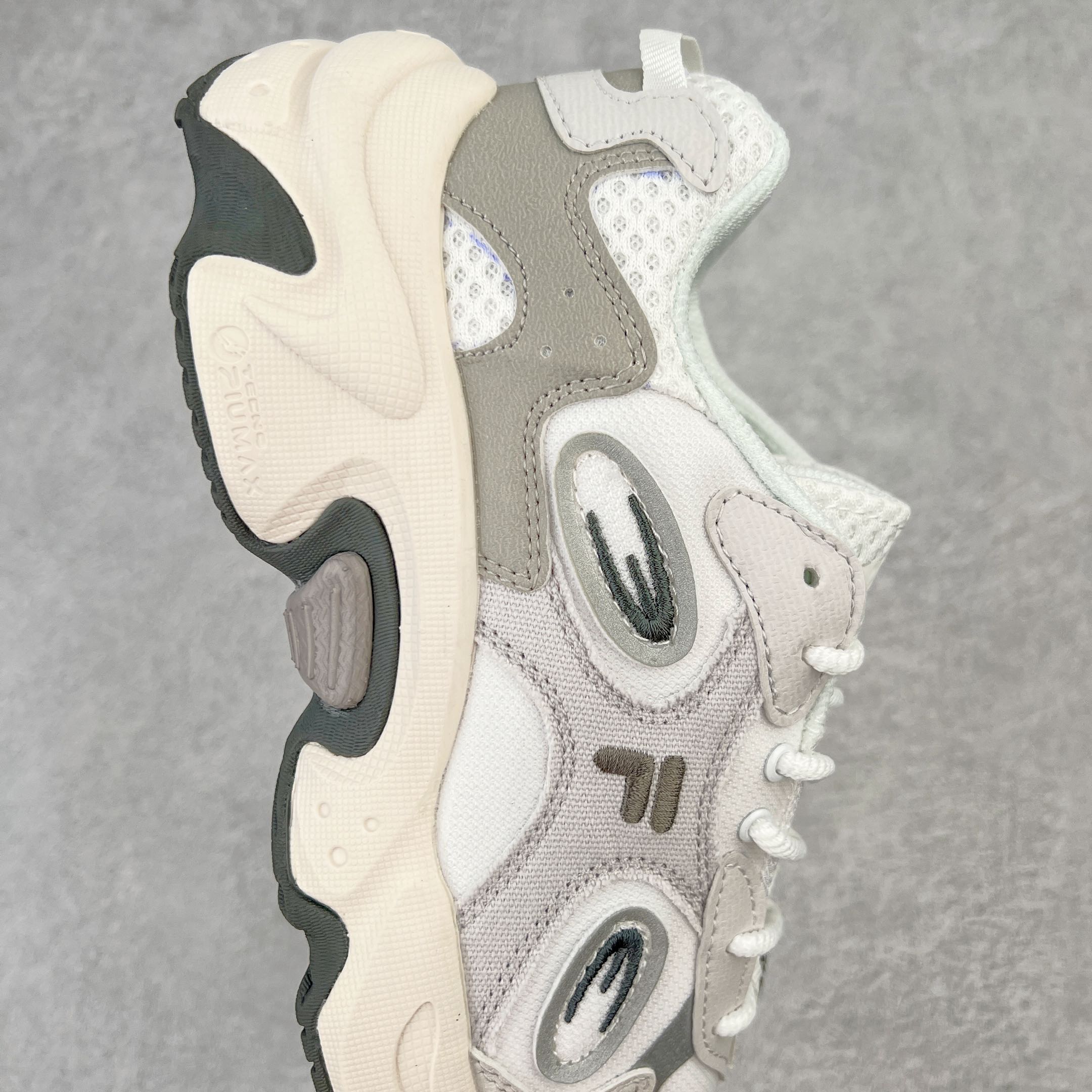 图片[6]-＃夏日福利 Fila FUSION Arceus 斐乐阿尔宙斯大眼睛系列老爹风增高复古中性休闲运动慢跑鞋 FUSION 系列传承了 FILA 的百年基因有融入年轻运动及潮流文化 成为引领变革、创新突破的一代 以“1+N” 的跨界合作模式重现经典的同时创造经典 带来最出其不意的跨界合作惊喜 同时FILAFUSION把FILA 的 DNA 融入到定制体验里 你可以随心制造厲于你的产品 FILA FUSION 的鞋家族涵盖了老爹鞋、跑步鞋、网球鞋、季节款 风格复古新潮 满足了时尚人士出行及各类运动的搭配需求 成为当下年轻人筷拥的鞋类品牌之一 FILA FUSION 走进年轻人的世界 通过年轻人运动 街舞 滑板 篮球 展现 FILA FUSION 的潮流态度和年轻文化 FILA FUSION 认为末来属于引领变革、创新突破的年轻一代 让我们一起构成 FILA 未来的蓝图吧 尺码对应库存‼️-选品中心