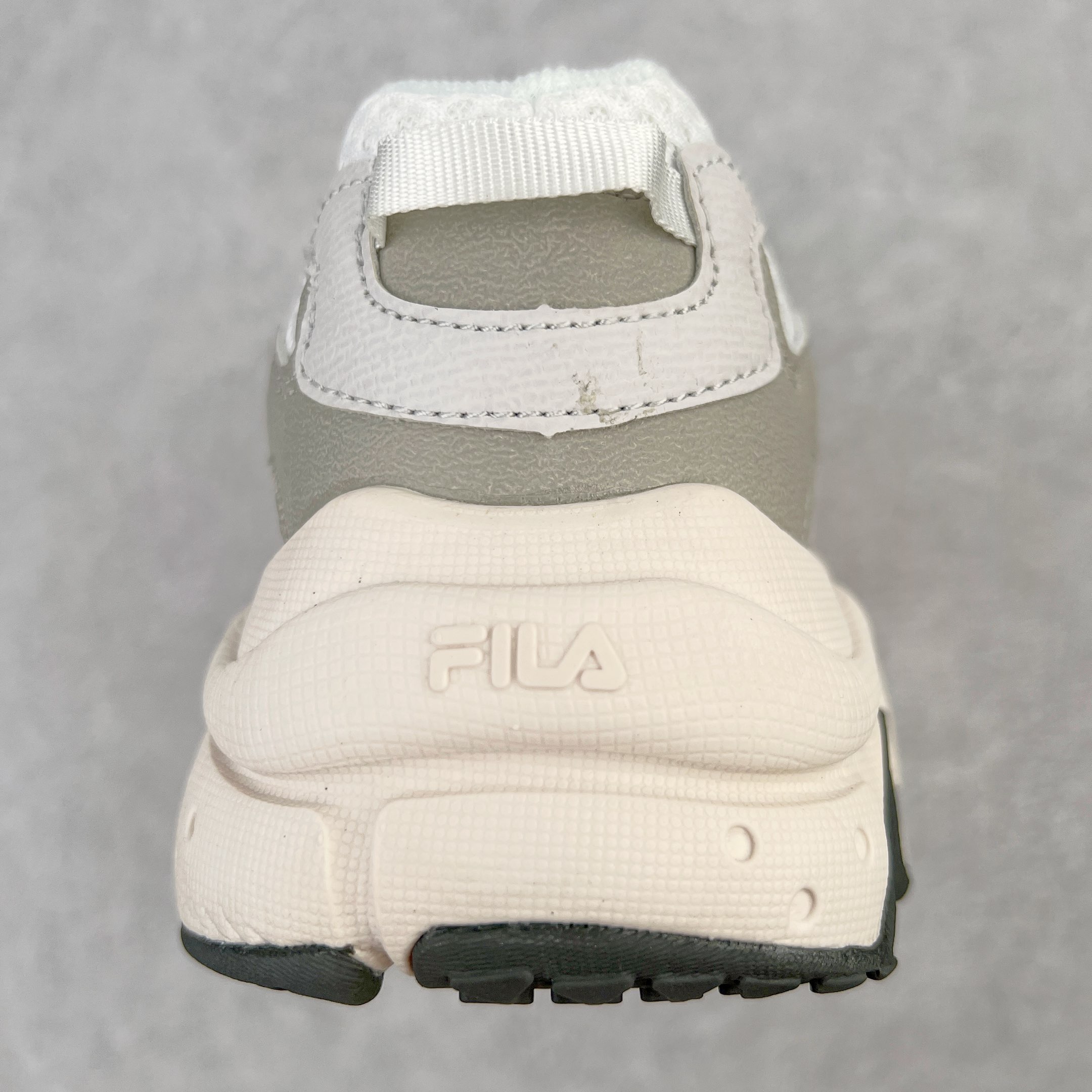 图片[8]-＃夏日福利 Fila FUSION Arceus 斐乐阿尔宙斯大眼睛系列老爹风增高复古中性休闲运动慢跑鞋 FUSION 系列传承了 FILA 的百年基因有融入年轻运动及潮流文化 成为引领变革、创新突破的一代 以“1+N” 的跨界合作模式重现经典的同时创造经典 带来最出其不意的跨界合作惊喜 同时FILAFUSION把FILA 的 DNA 融入到定制体验里 你可以随心制造厲于你的产品 FILA FUSION 的鞋家族涵盖了老爹鞋、跑步鞋、网球鞋、季节款 风格复古新潮 满足了时尚人士出行及各类运动的搭配需求 成为当下年轻人筷拥的鞋类品牌之一 FILA FUSION 走进年轻人的世界 通过年轻人运动 街舞 滑板 篮球 展现 FILA FUSION 的潮流态度和年轻文化 FILA FUSION 认为末来属于引领变革、创新突破的年轻一代 让我们一起构成 FILA 未来的蓝图吧 尺码对应库存‼️-选品中心