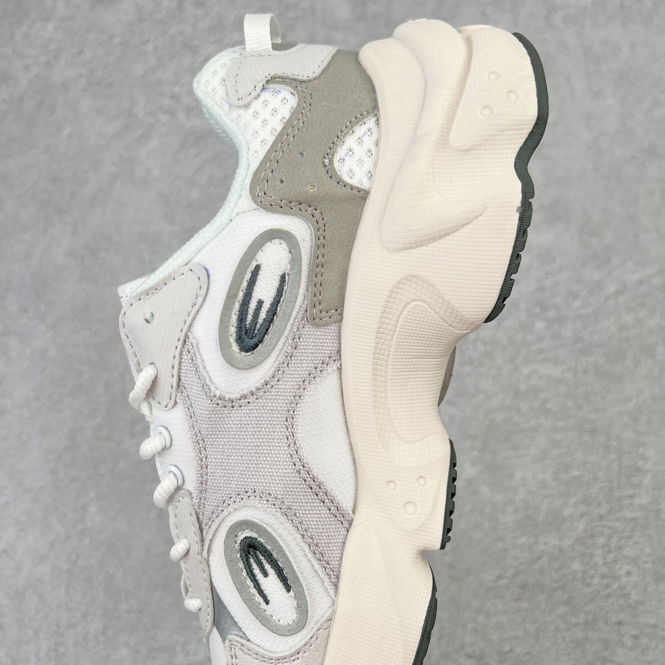 图片[7]-＃夏日福利 Fila FUSION Arceus 斐乐阿尔宙斯大眼睛系列老爹风增高复古中性休闲运动慢跑鞋 FUSION 系列传承了 FILA 的百年基因有融入年轻运动及潮流文化 成为引领变革、创新突破的一代 以“1+N” 的跨界合作模式重现经典的同时创造经典 带来最出其不意的跨界合作惊喜 同时FILAFUSION把FILA 的 DNA 融入到定制体验里 你可以随心制造厲于你的产品 FILA FUSION 的鞋家族涵盖了老爹鞋、跑步鞋、网球鞋、季节款 风格复古新潮 满足了时尚人士出行及各类运动的搭配需求 成为当下年轻人筷拥的鞋类品牌之一 FILA FUSION 走进年轻人的世界 通过年轻人运动 街舞 滑板 篮球 展现 FILA FUSION 的潮流态度和年轻文化 FILA FUSION 认为末来属于引领变革、创新突破的年轻一代 让我们一起构成 FILA 未来的蓝图吧 尺码对应库存‼️-选品中心