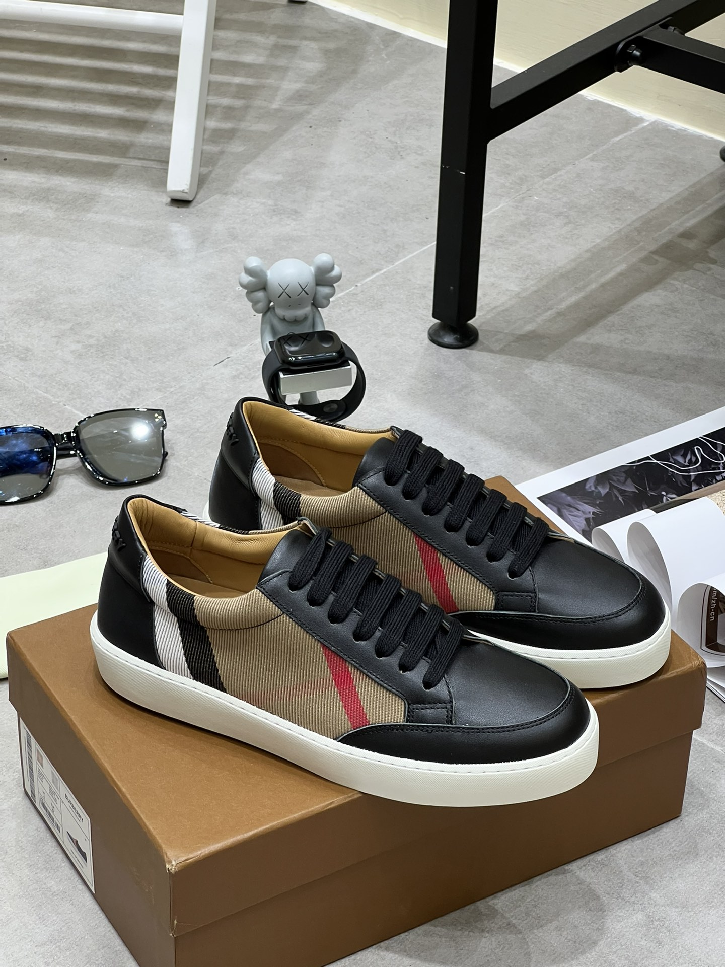 P Mujer 240 Hombres ➕10🌈 (Versión alta) 2022ss…BURBE~R…Zapatos deportivos informales de caña baja Burberry (…
