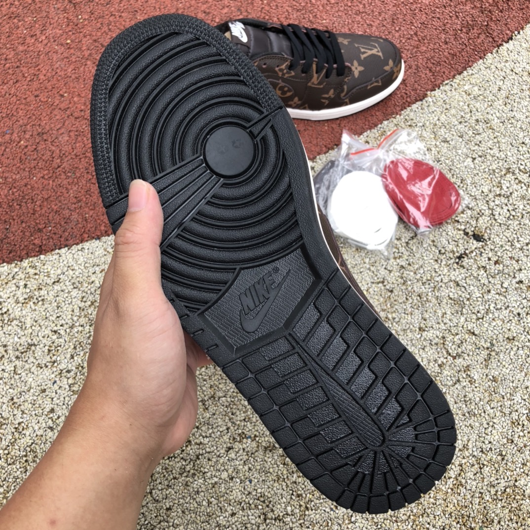 300 Travis Scott x Nike Air Jordan 1 Low AJ1 联名lv低帮板鞋TS 联名倒钩 DM7866-335