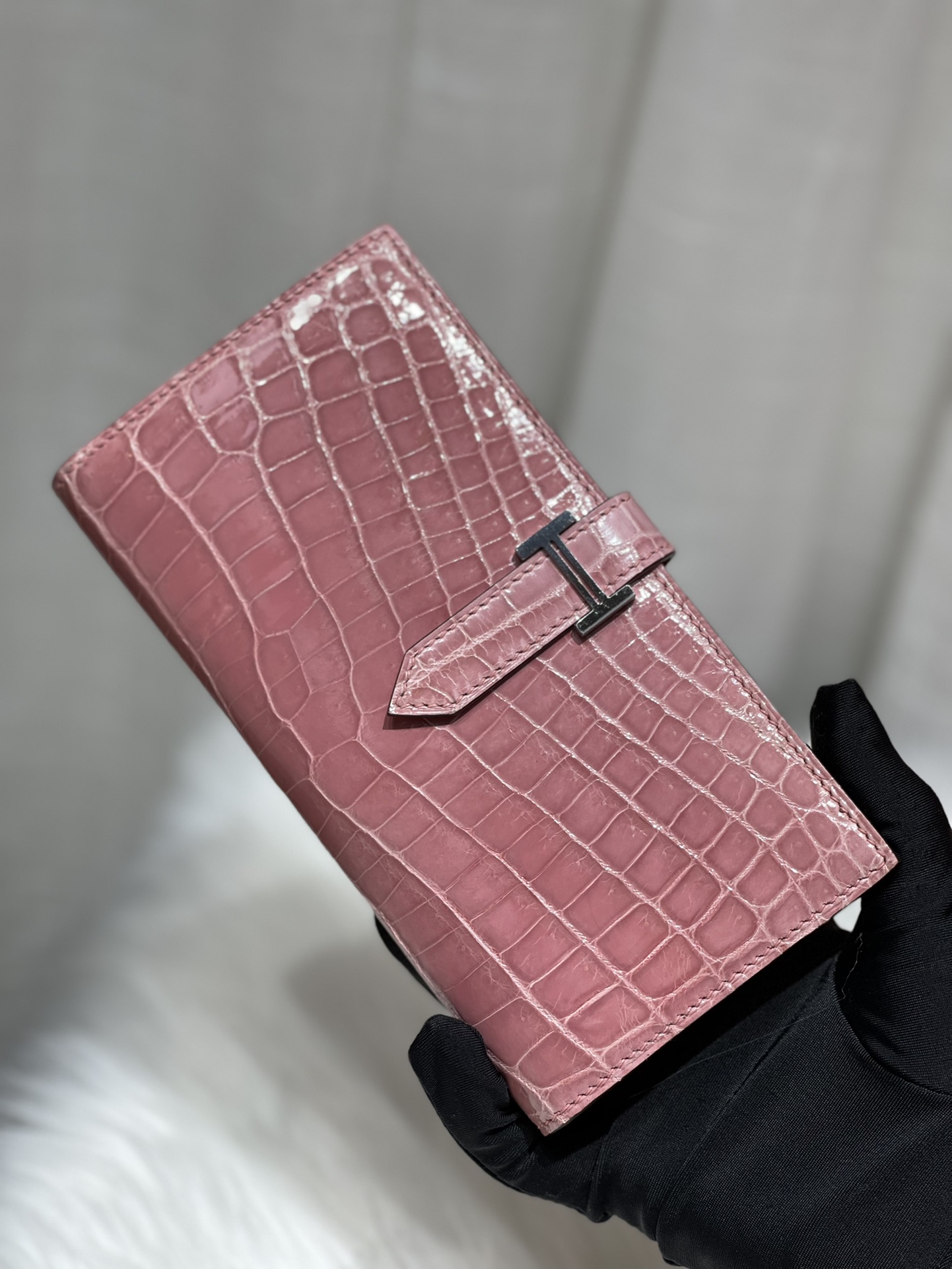 NO:852307,H buckle Bean wallet long wallet, ceramic pink!  Made of imported high-gloss Nile crocodile, sheepskin lining imported from Italy, hand-sewn with beeswax thread, silver buckle, Hermes, hermes, wallets, sheepskin, Hermes,19860909H扣 Bean 钱包长款钱包,陶瓷粉！进口高光尼罗鳄制作,意大利进口羊皮内里,蜜蜡线手工缝制,银扣,爱马仕,hermes,wallets,sheepskin,Hermes,,Bag