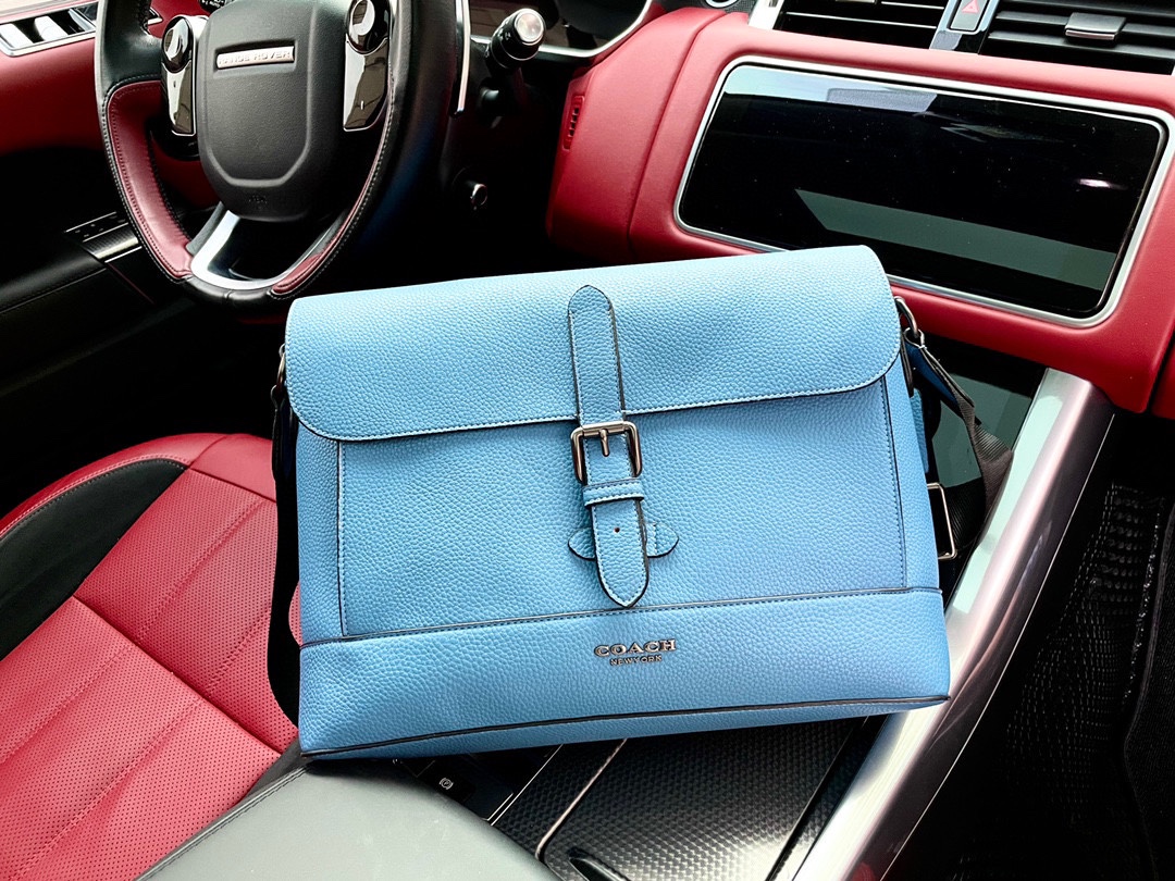 J0 高端货 “Coach Coach 蔻驰 ”单肩包 进口原厂面料大容量斜挎包 高清五金logo标志、专用内里。顺滑拉链、油边平滑、做工精致每个细节到位潮男必备款88892规格34/25/9。p195