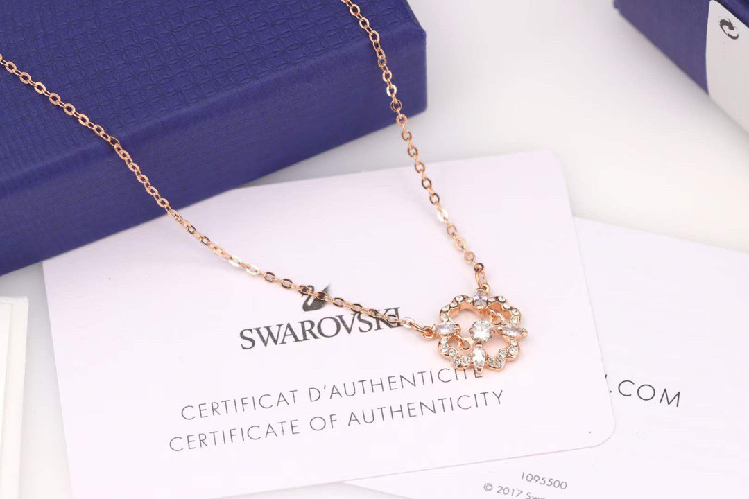  swarovski 玫瑰金花朵灵动 锁骨项链

花朵造型 甜美清新 添加悦动的心系列元素，像爱你的心永
