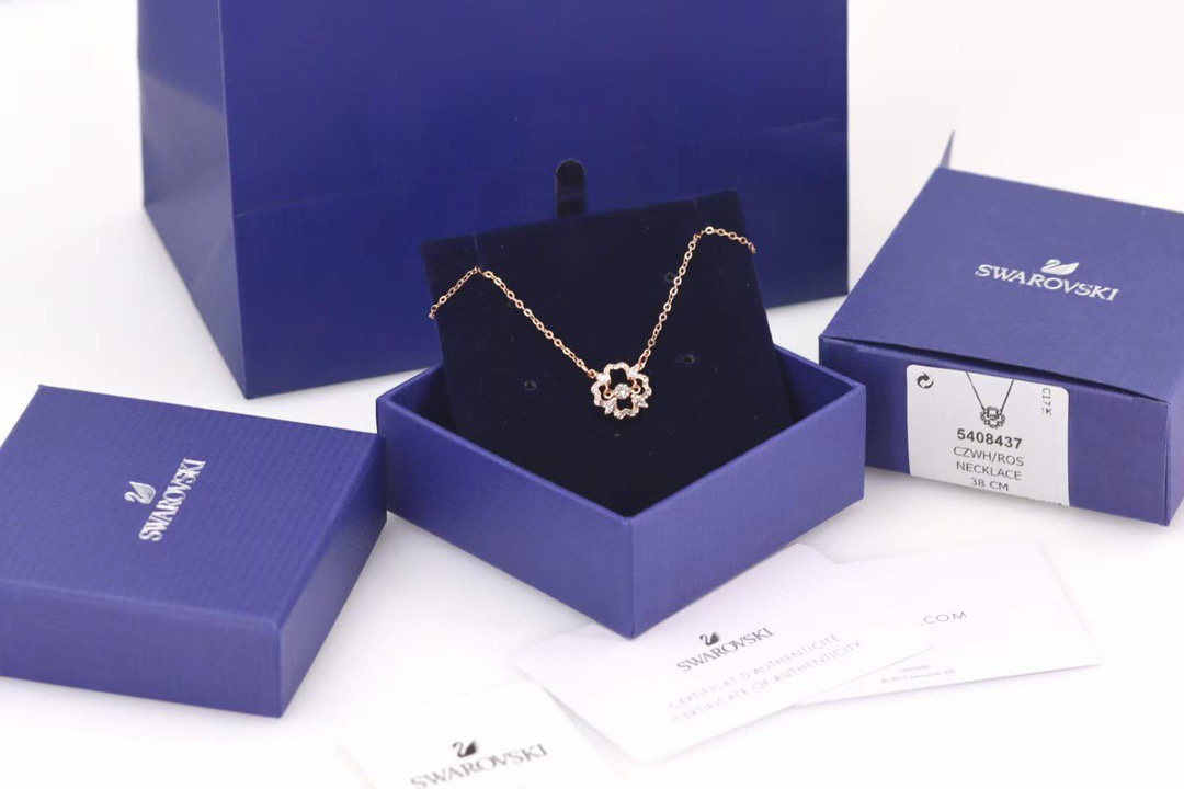  swarovski 玫瑰金花朵灵动 锁骨项链

花朵造型 甜美清新 添加悦动的心系列元素，像爱你的心永