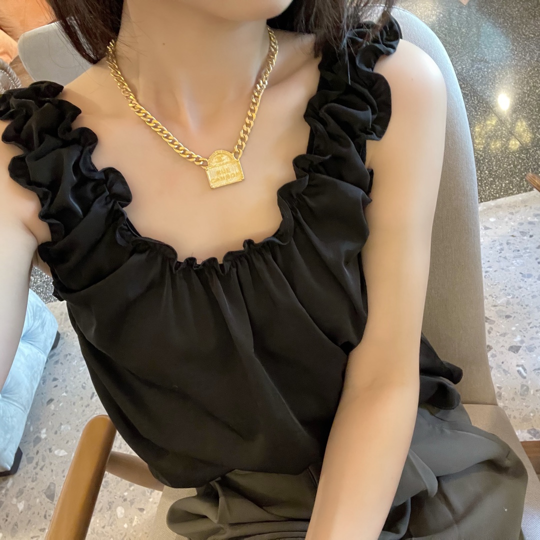 新款☑️CHANEL香奈儿双c金色包包购物袋项链