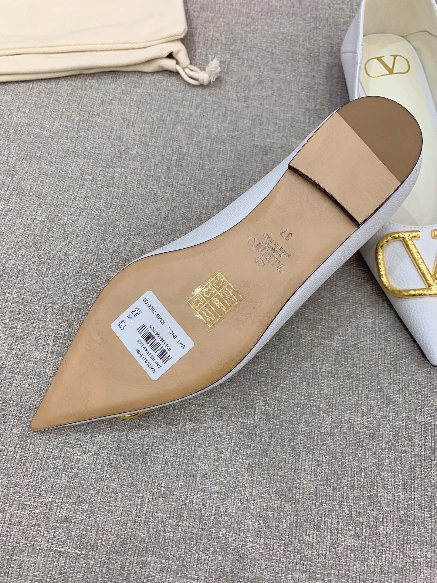 Valentin’s Italian Sheepskin V-Button Sneaky Shoes: Super Soft and Stylish! - 图片 9