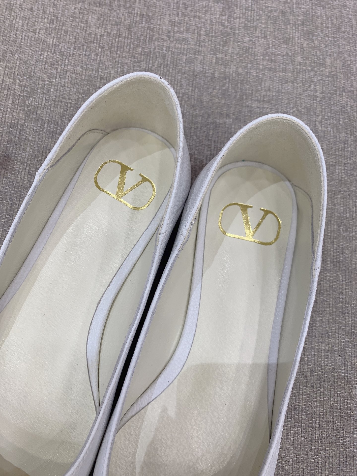 Valentin’s Italian Sheepskin V-Button Sneaky Shoes: Super Soft and Stylish! - 图片 6