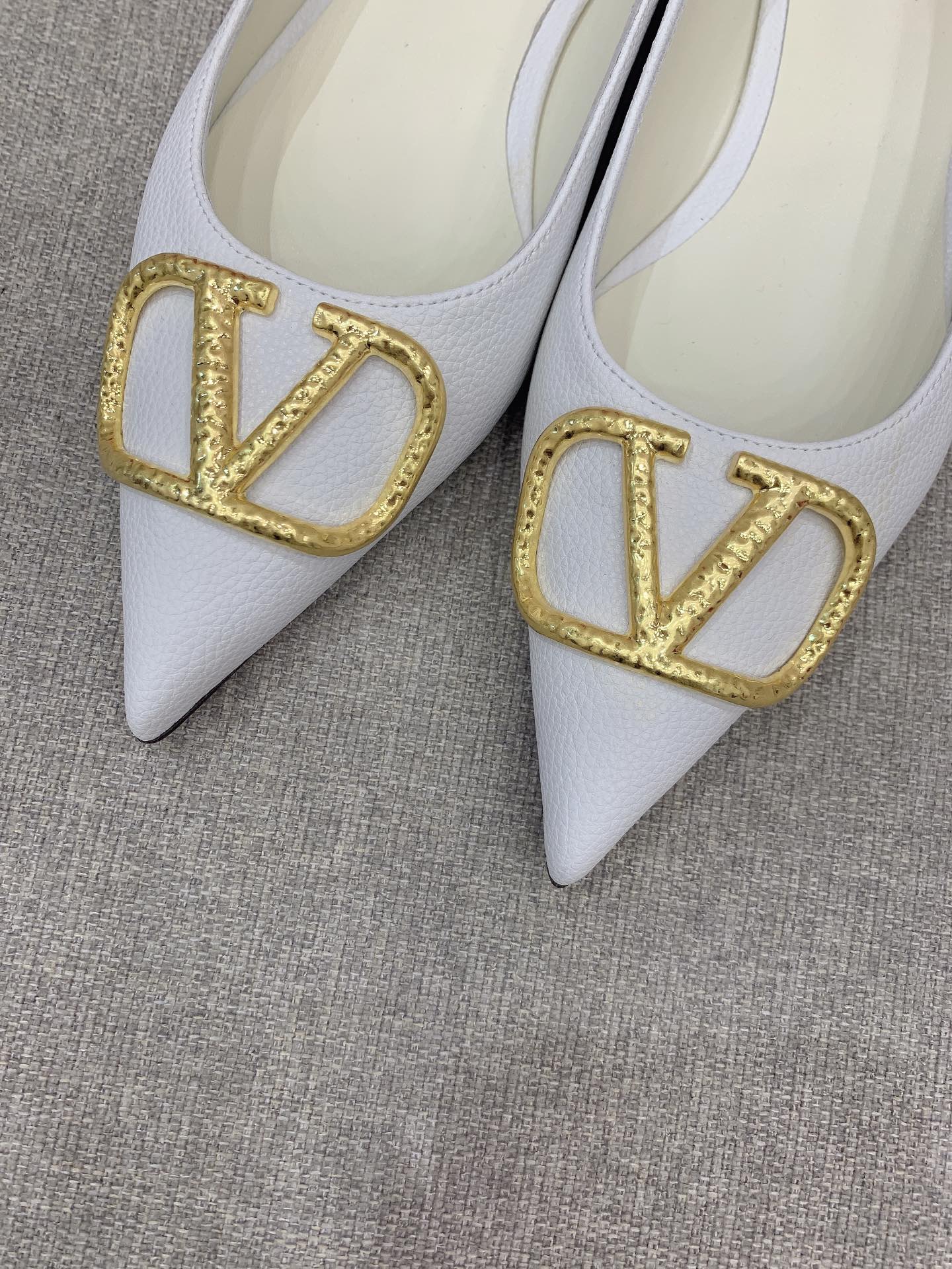 Valentin’s Italian Sheepskin V-Button Sneaky Shoes: Super Soft and Stylish! - 图片 5