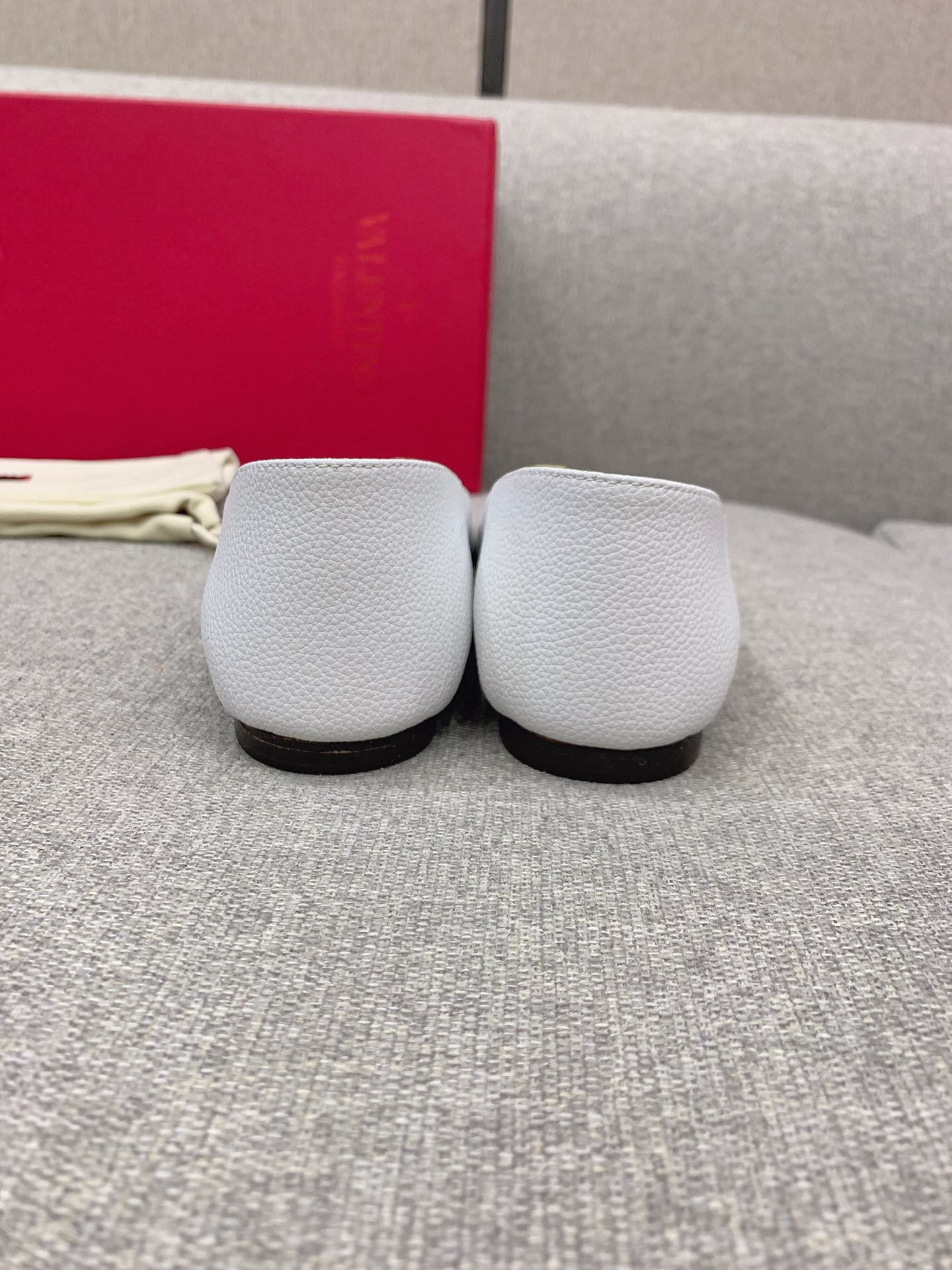 Valentin’s Italian Sheepskin V-Button Sneaky Shoes: Super Soft and Stylish! - 图片 8