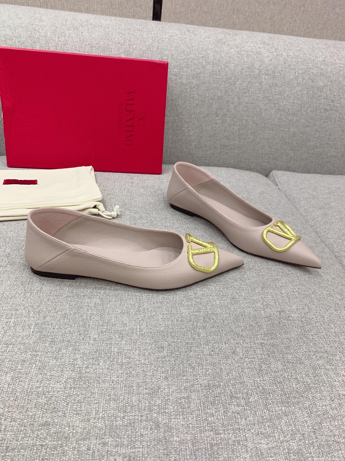 Valentin’s Super Soft Italian Sheepskin V-Button Sneaky Shoes – Size 35-39 - 图片 2