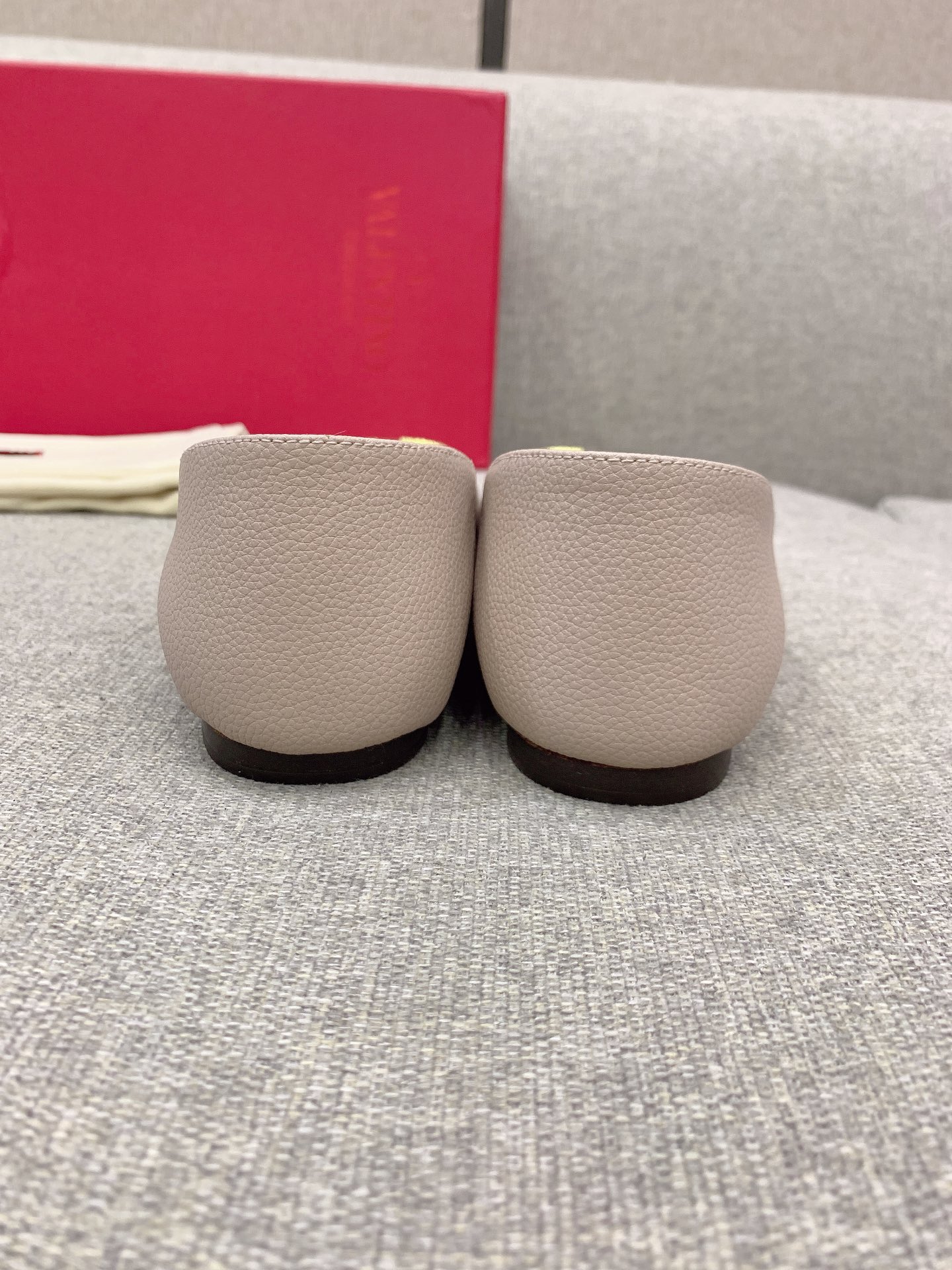 Valentin’s Super Soft Italian Sheepskin V-Button Sneaky Shoes – Size 35-39 - 图片 8