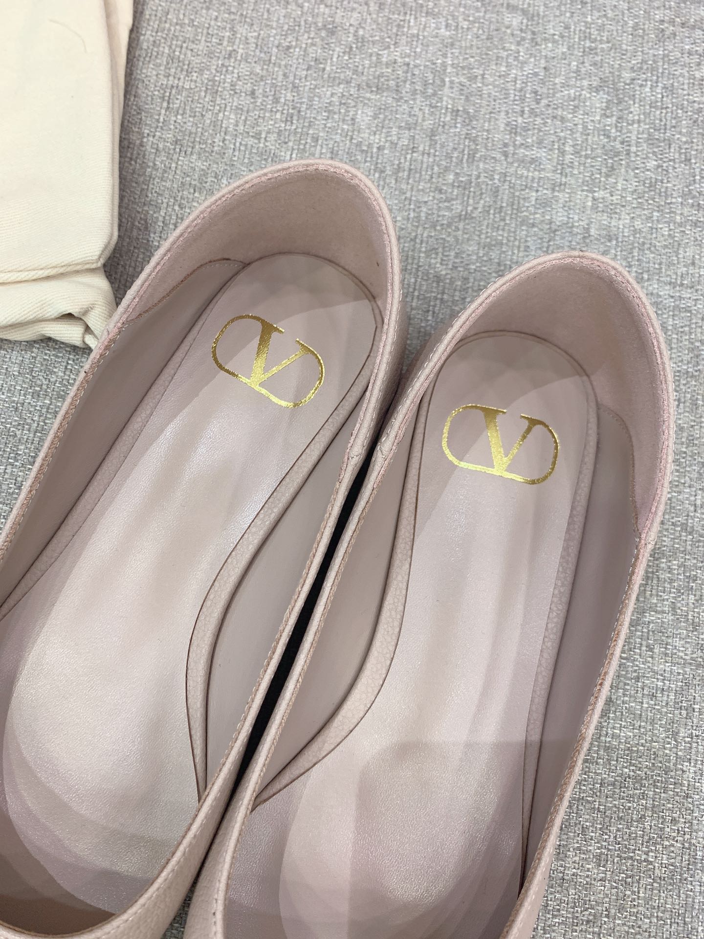 Valentin’s Super Soft Italian Sheepskin V-Button Sneaky Shoes – Size 35-39 - 图片 6