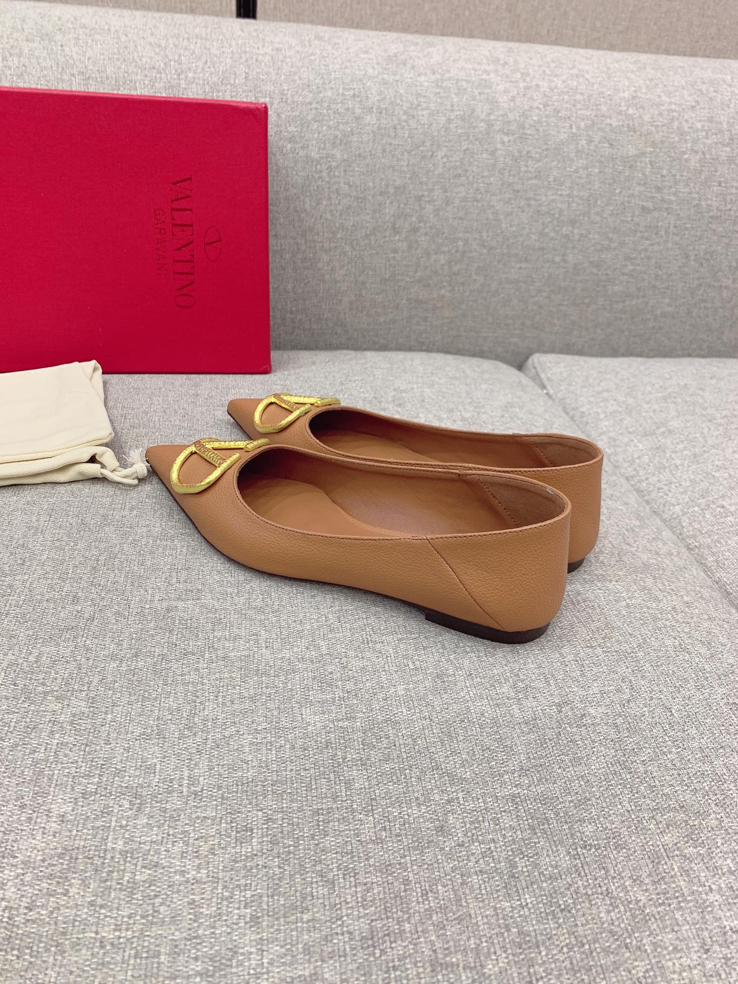 Valentin’s New Italian Sheepskin V-Button Sneaky Shoes in Sizes 35-39 - 图片 4