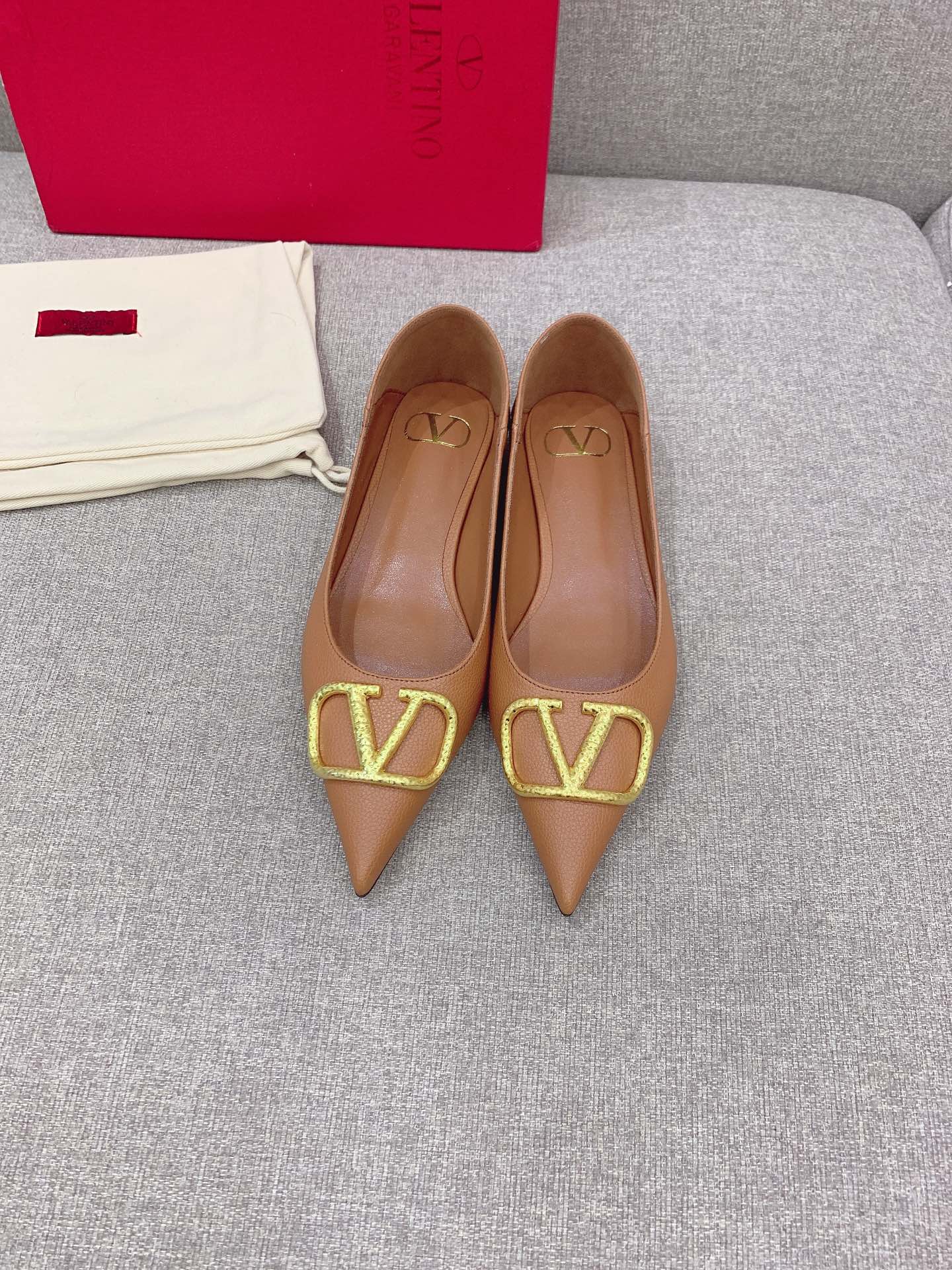 Valentin’s New Italian Sheepskin V-Button Sneaky Shoes in Sizes 35-39